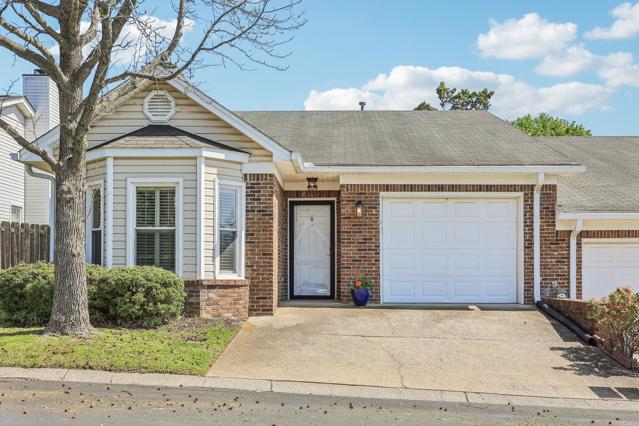 205 Myhr Grn Property Photo 1