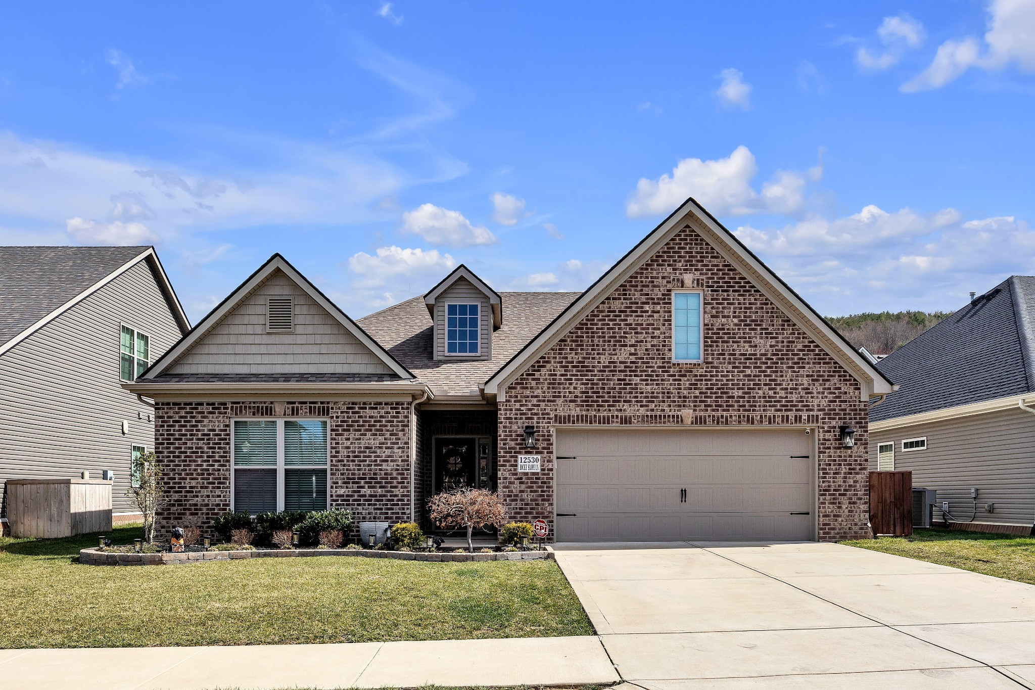37922 Real Estate Listings Main Image