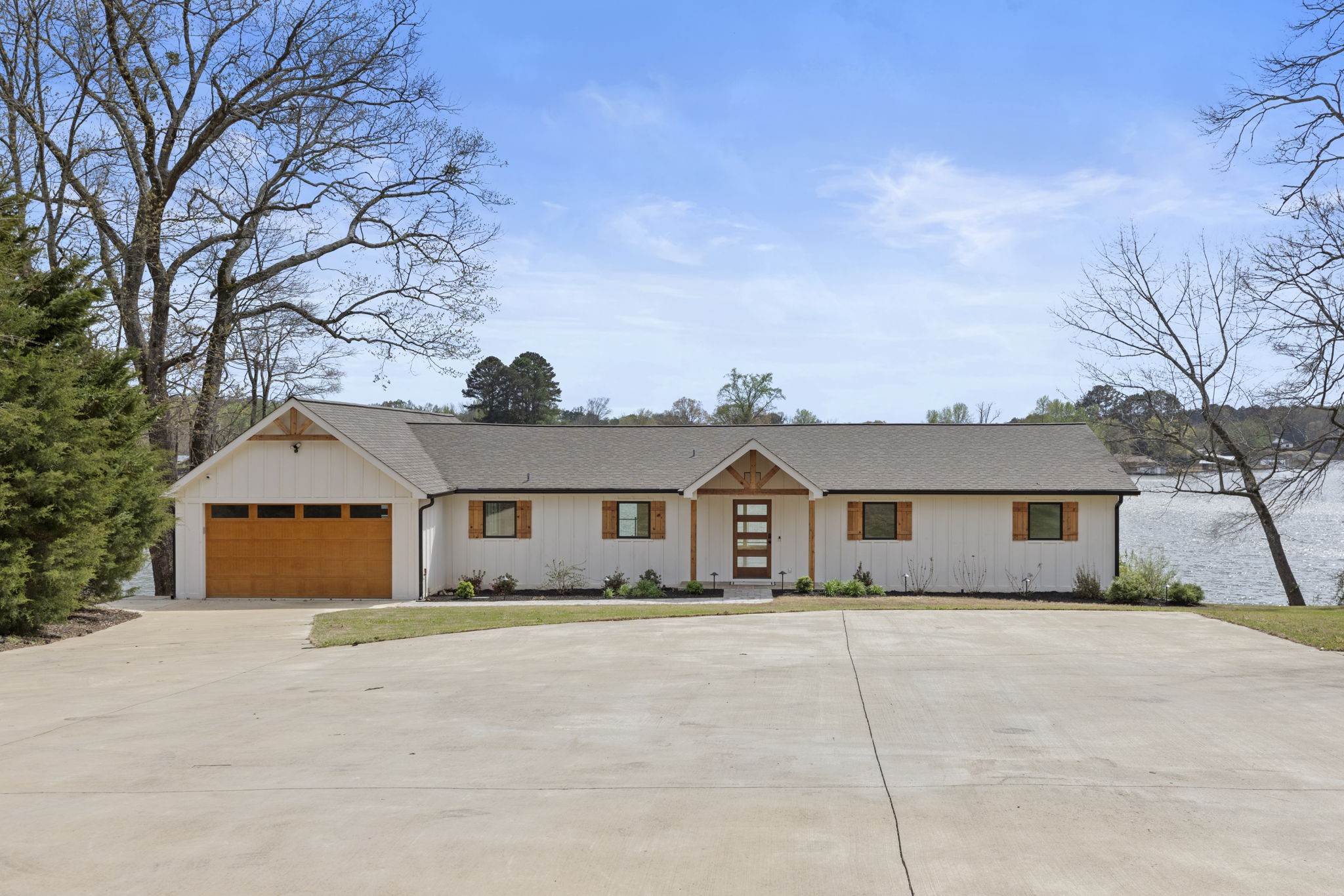 680 Shore Dr, N Property Photo 2