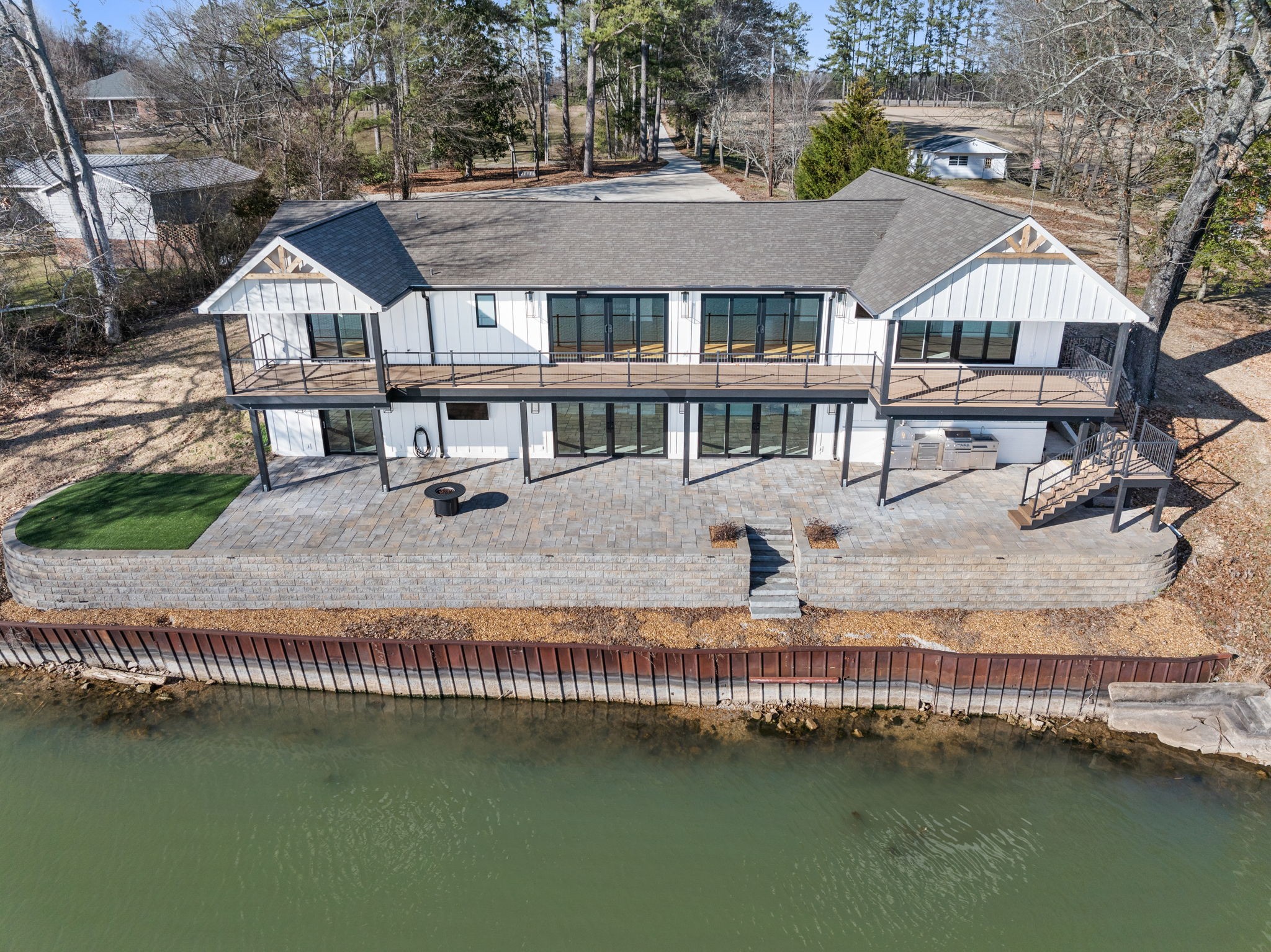 680 Shore Dr, N Property Photo 3
