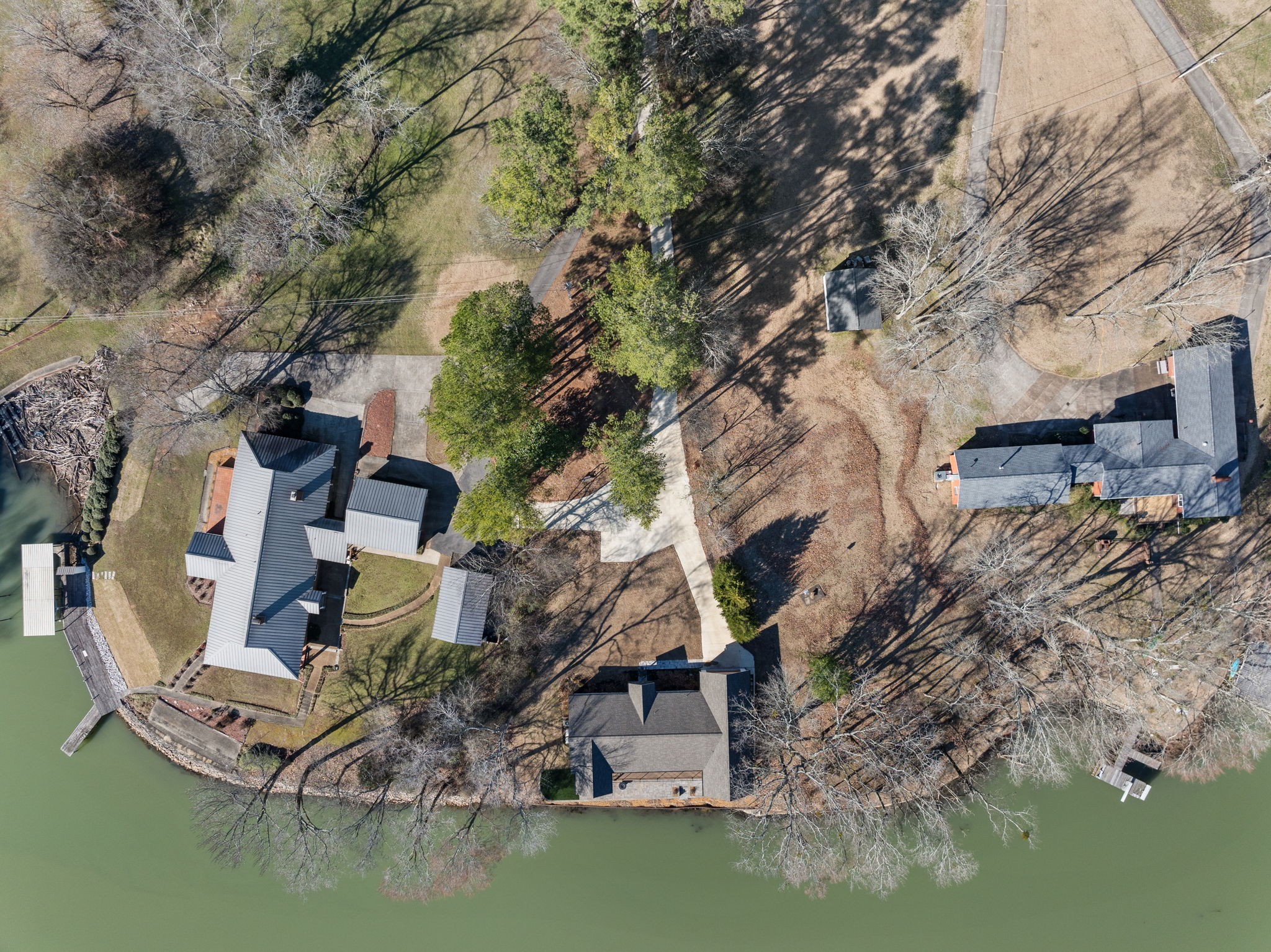 680 Shore Dr, N Property Photo 4