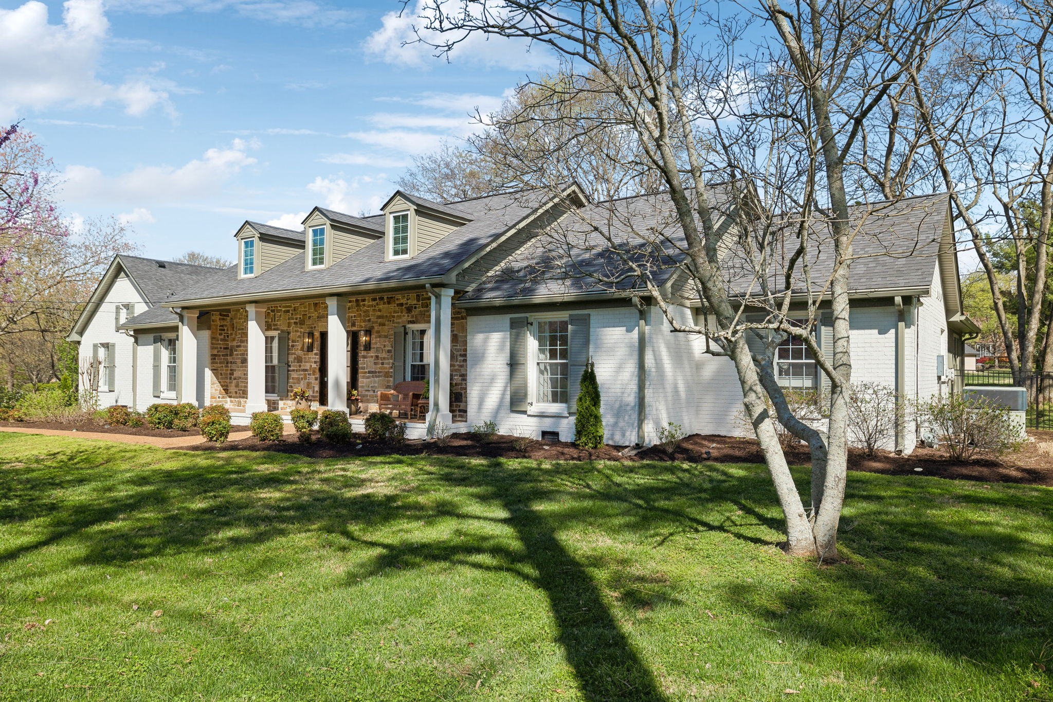 9240 Kingsboro Ct Property Photo 3