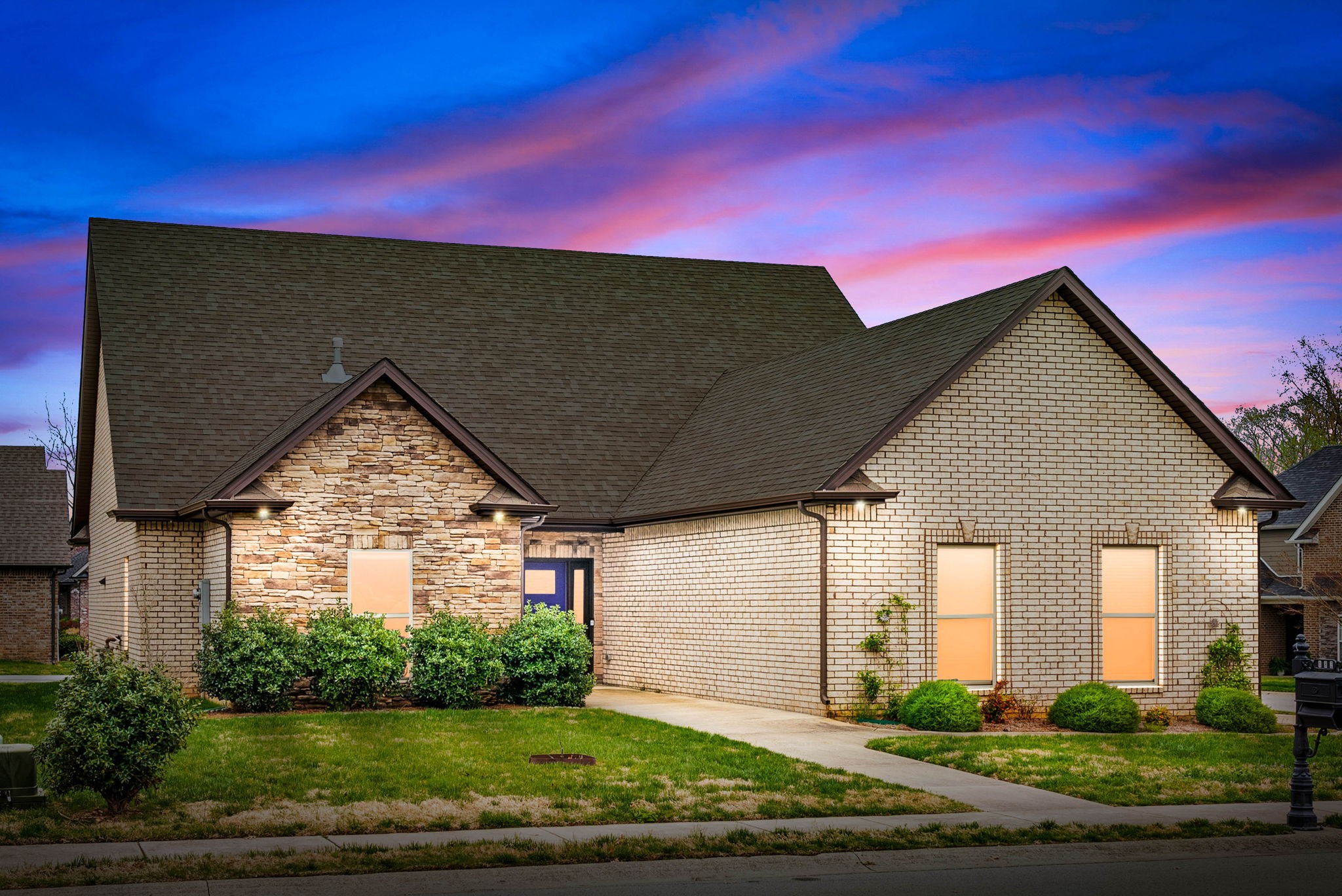 182 Dorchester Cir Property Photo 1