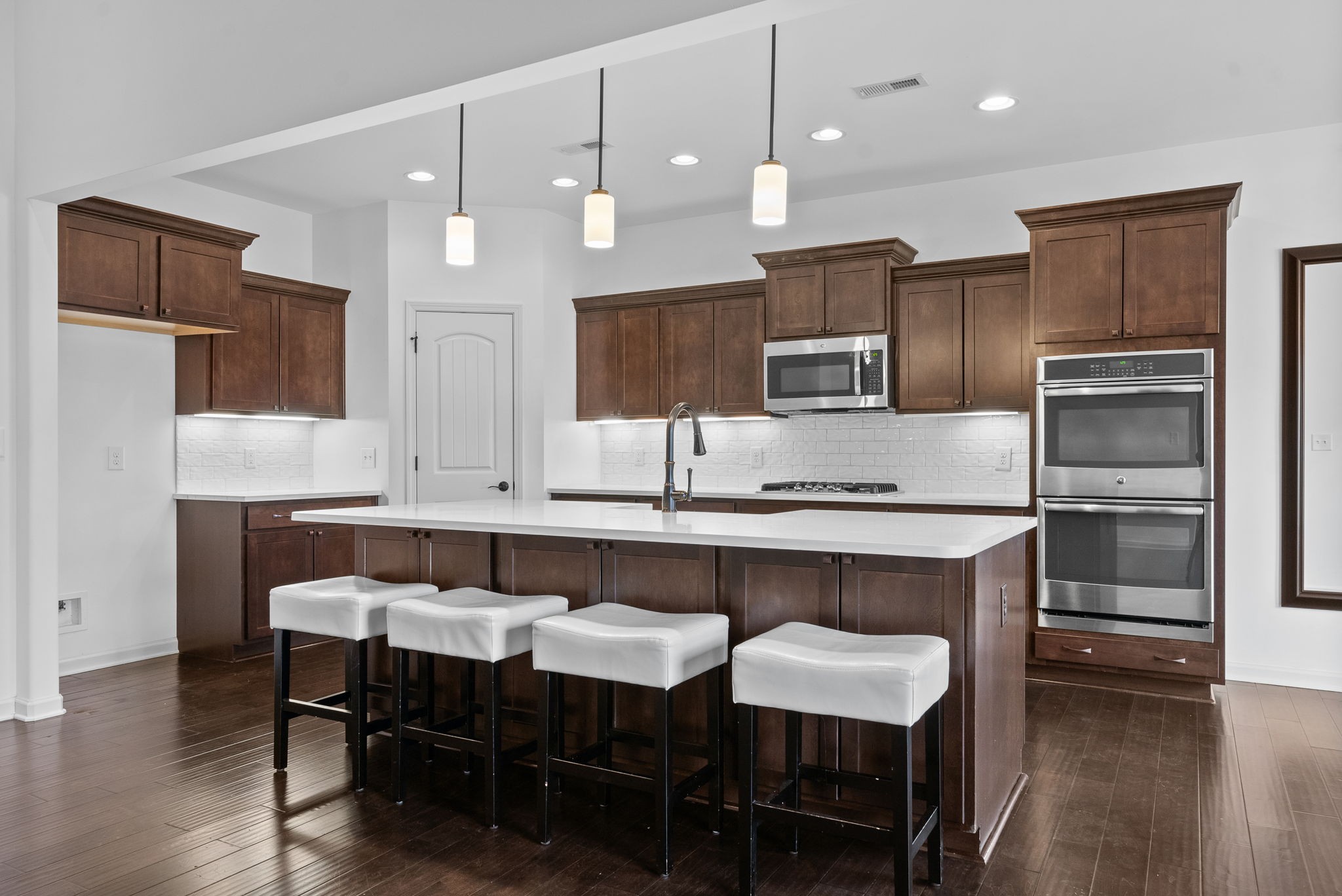 182 Dorchester Cir Property Photo 2