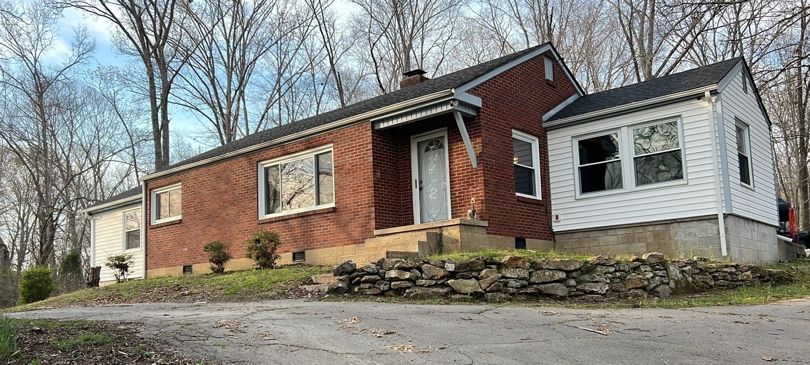 131 Oak St Property Photo