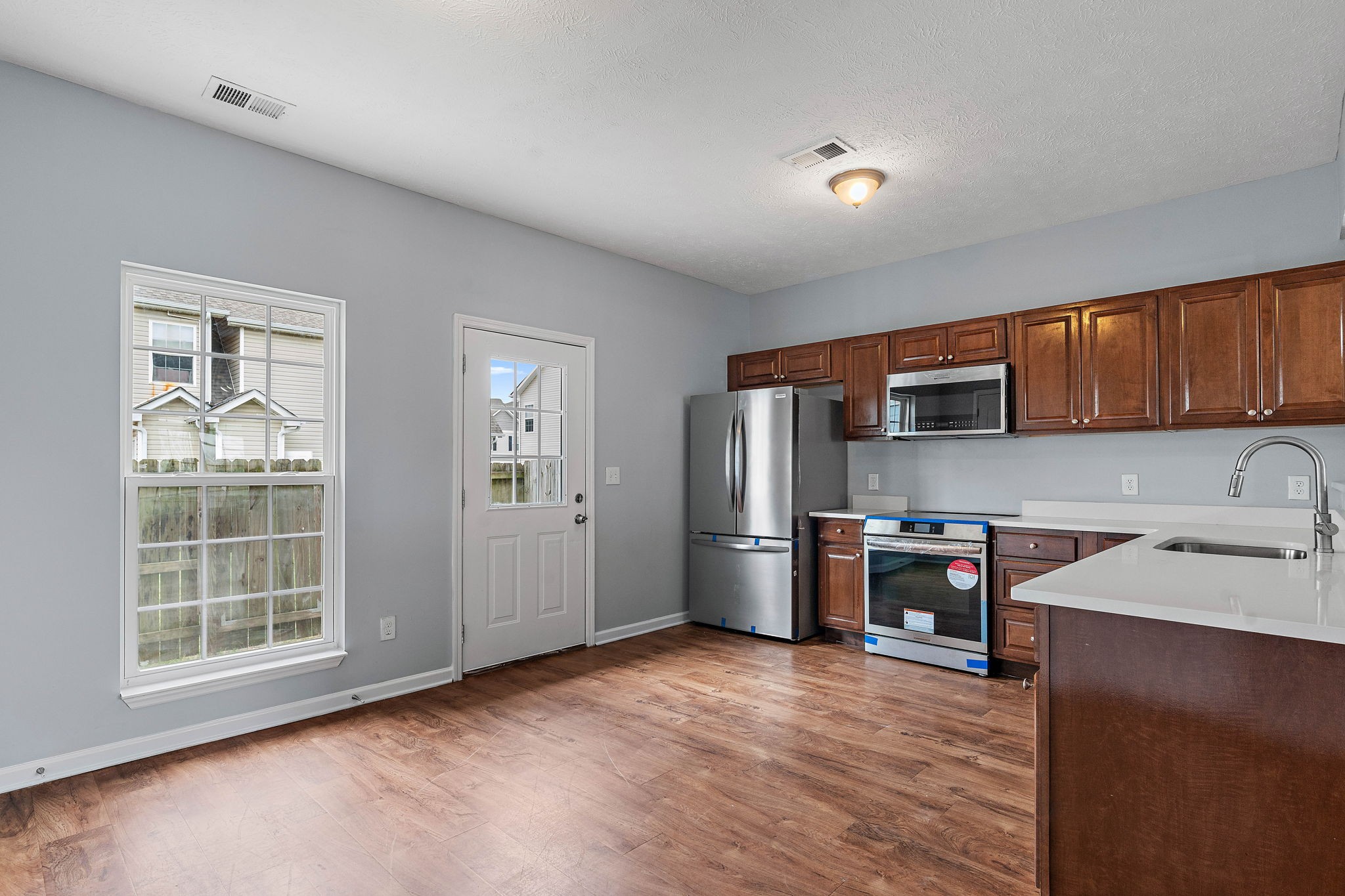 2015 George Buchanan Dr Property Photo 4