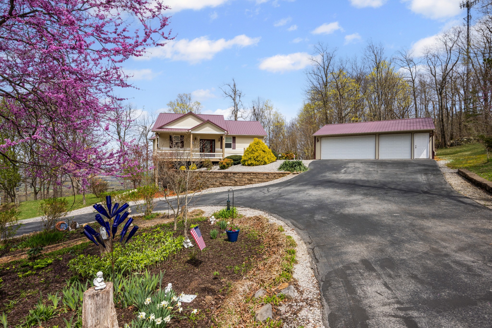 300 Iron Gap Rd Property Photo