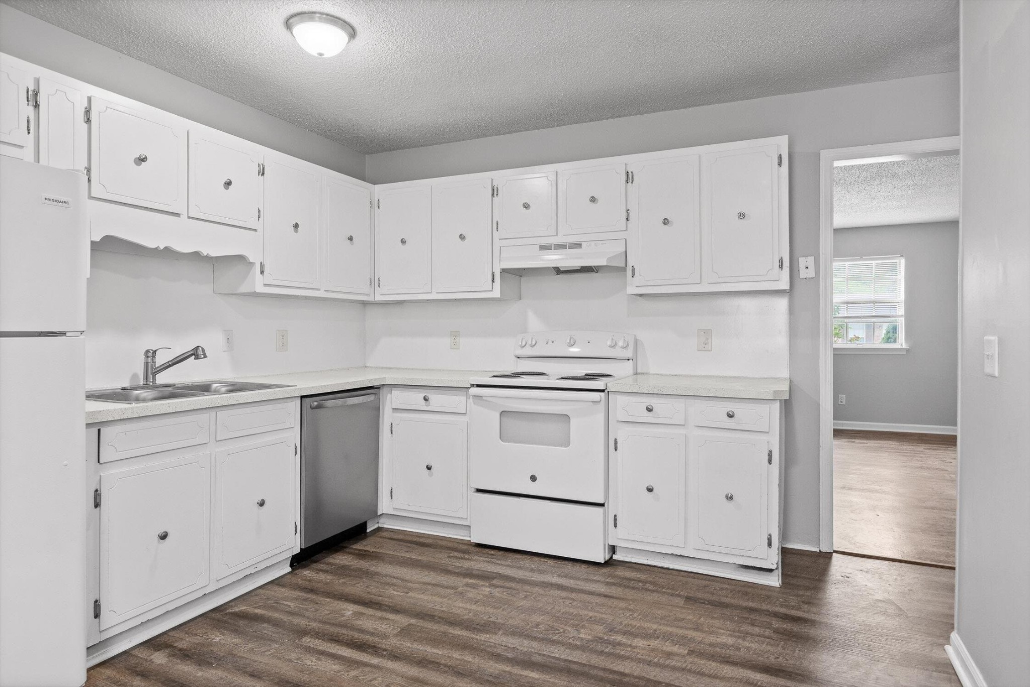 4706 Metro Park Lane Property Photo 8