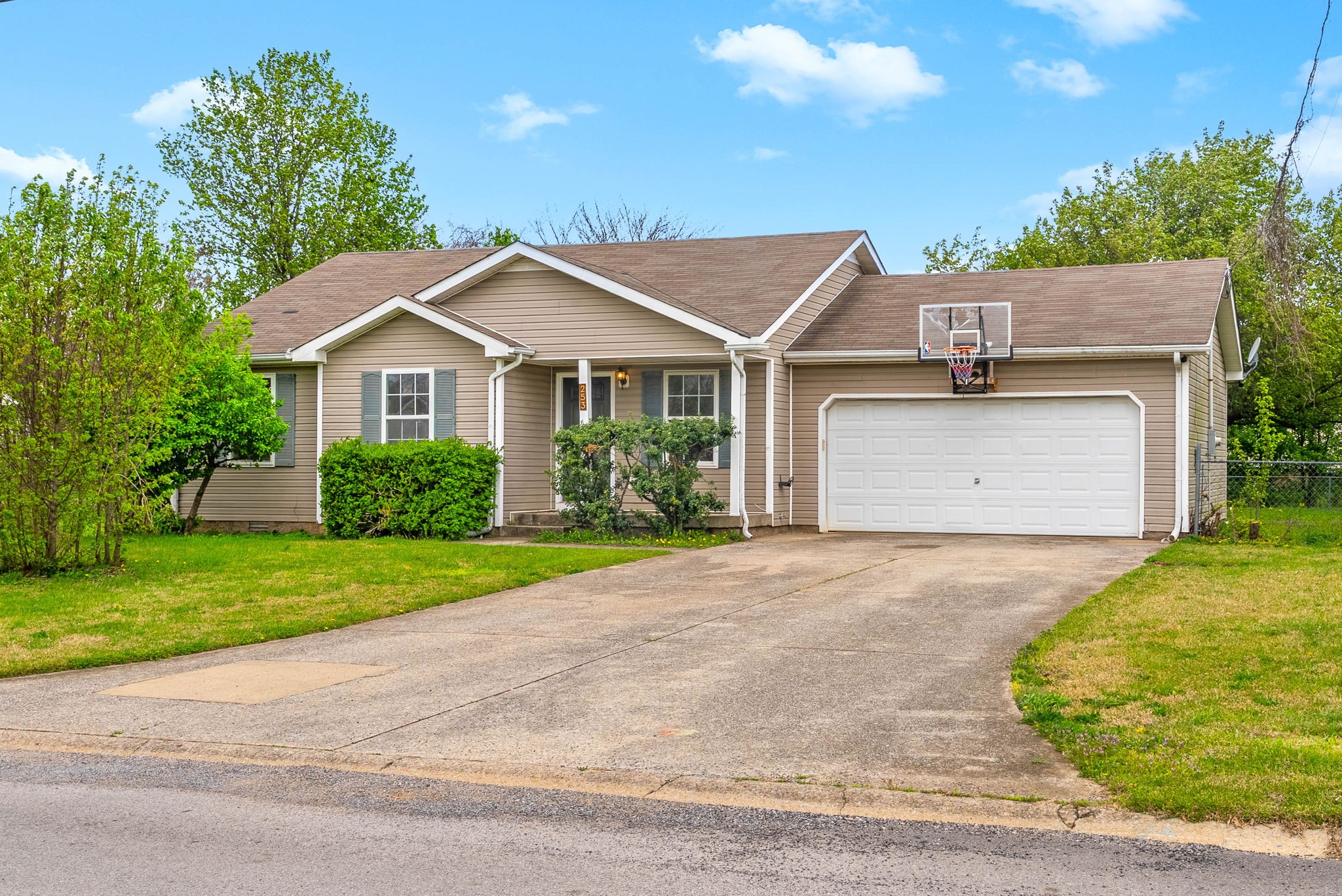253 Golden Pond Ave Property Photo 1