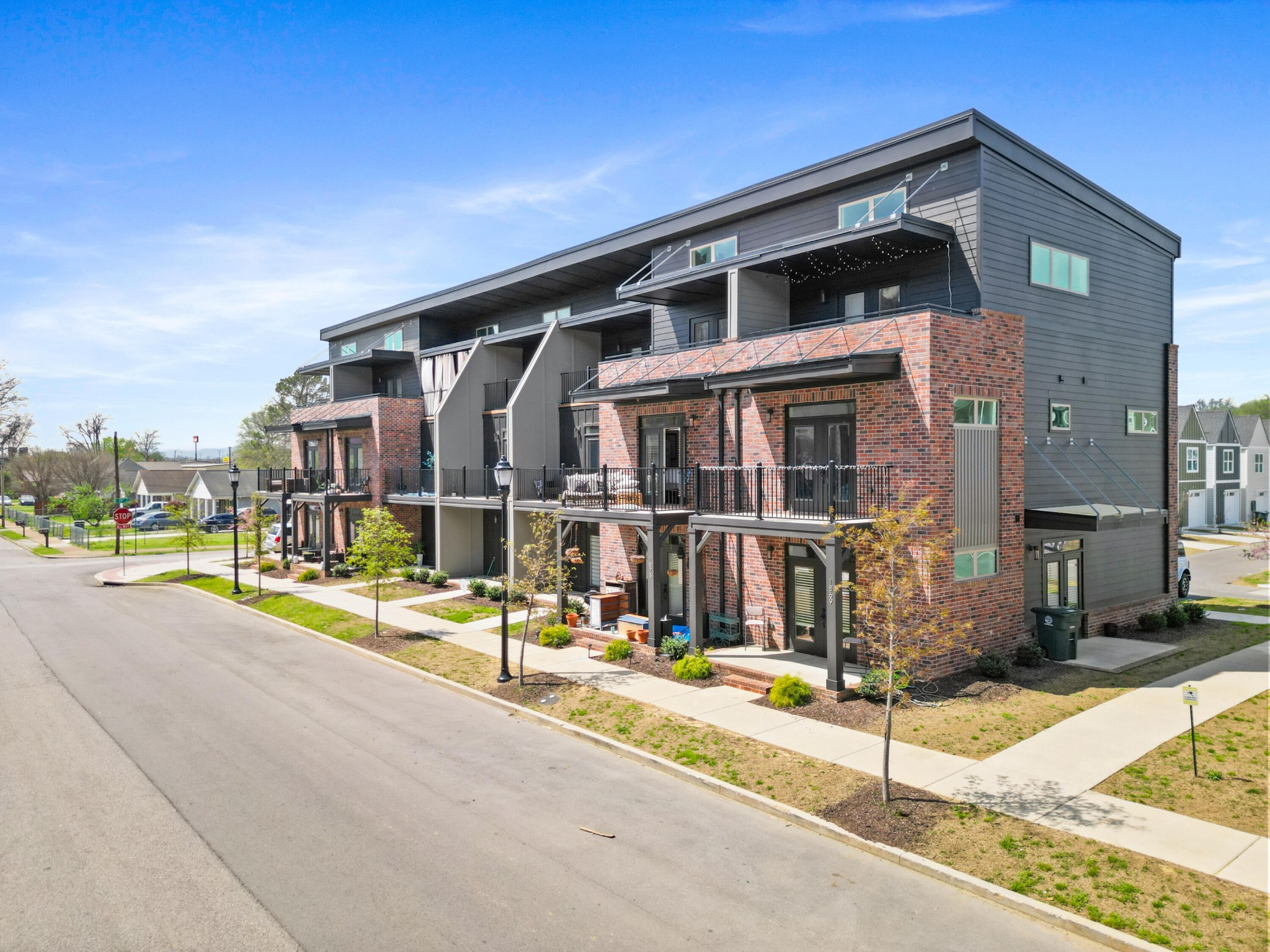 1833 S Watkins Street Property Photo