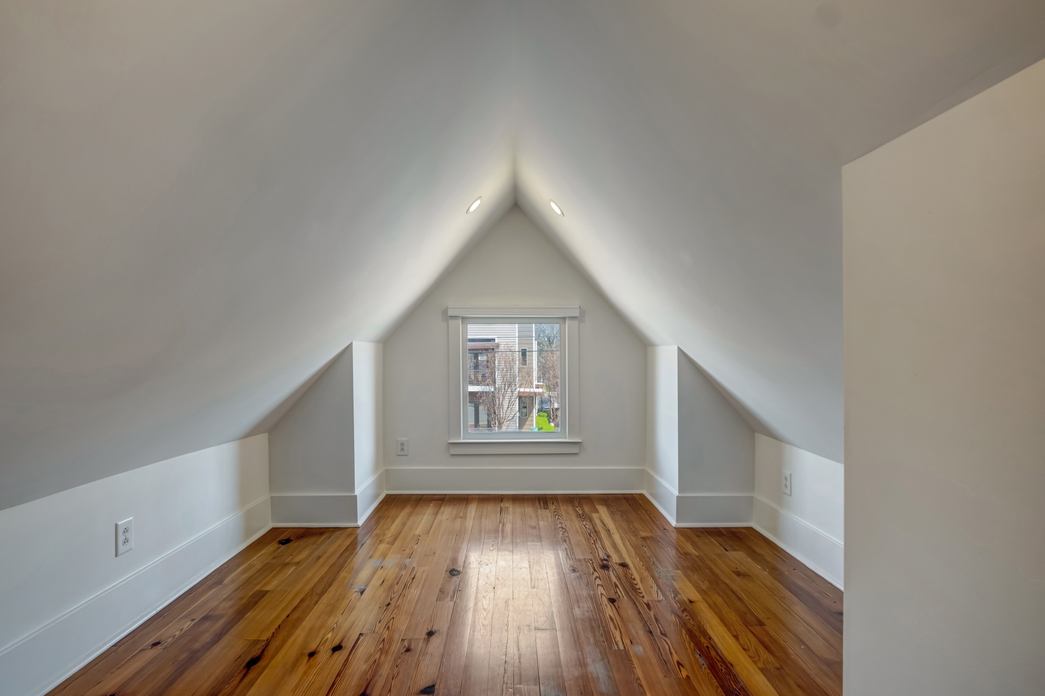 1077 2nd Ave, S Property Photo 18
