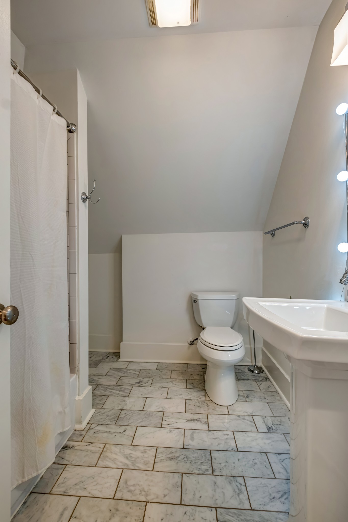 1077 2nd Ave, S Property Photo 19