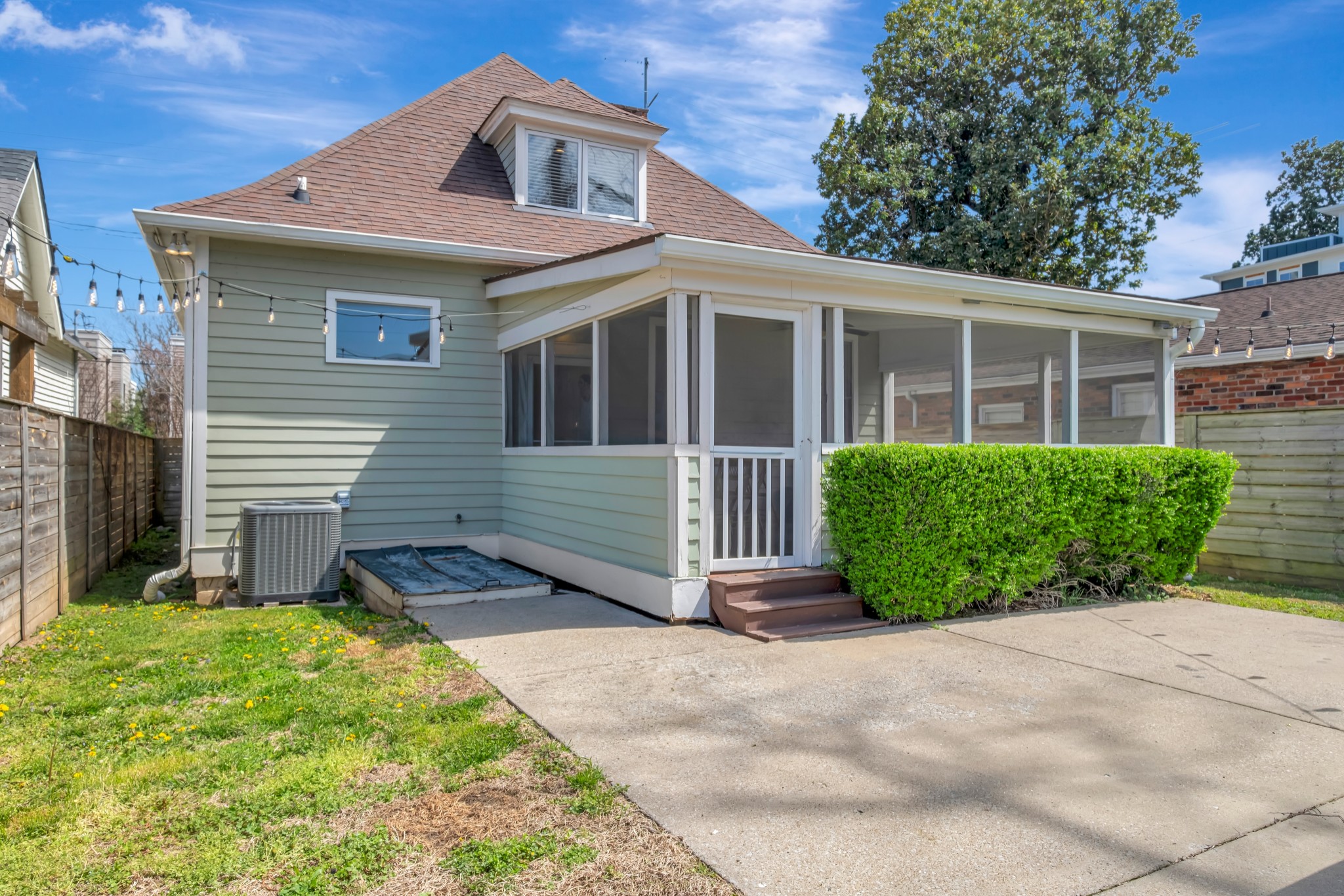 1077 2nd Ave, S Property Photo 24