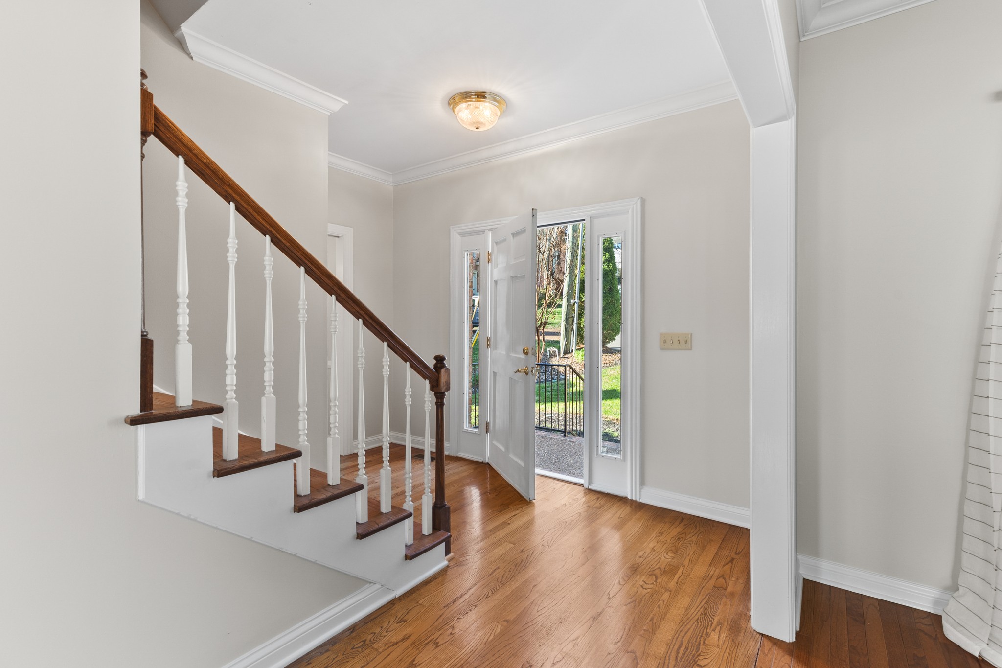 812 Deer Foot Ct Property Photo 3