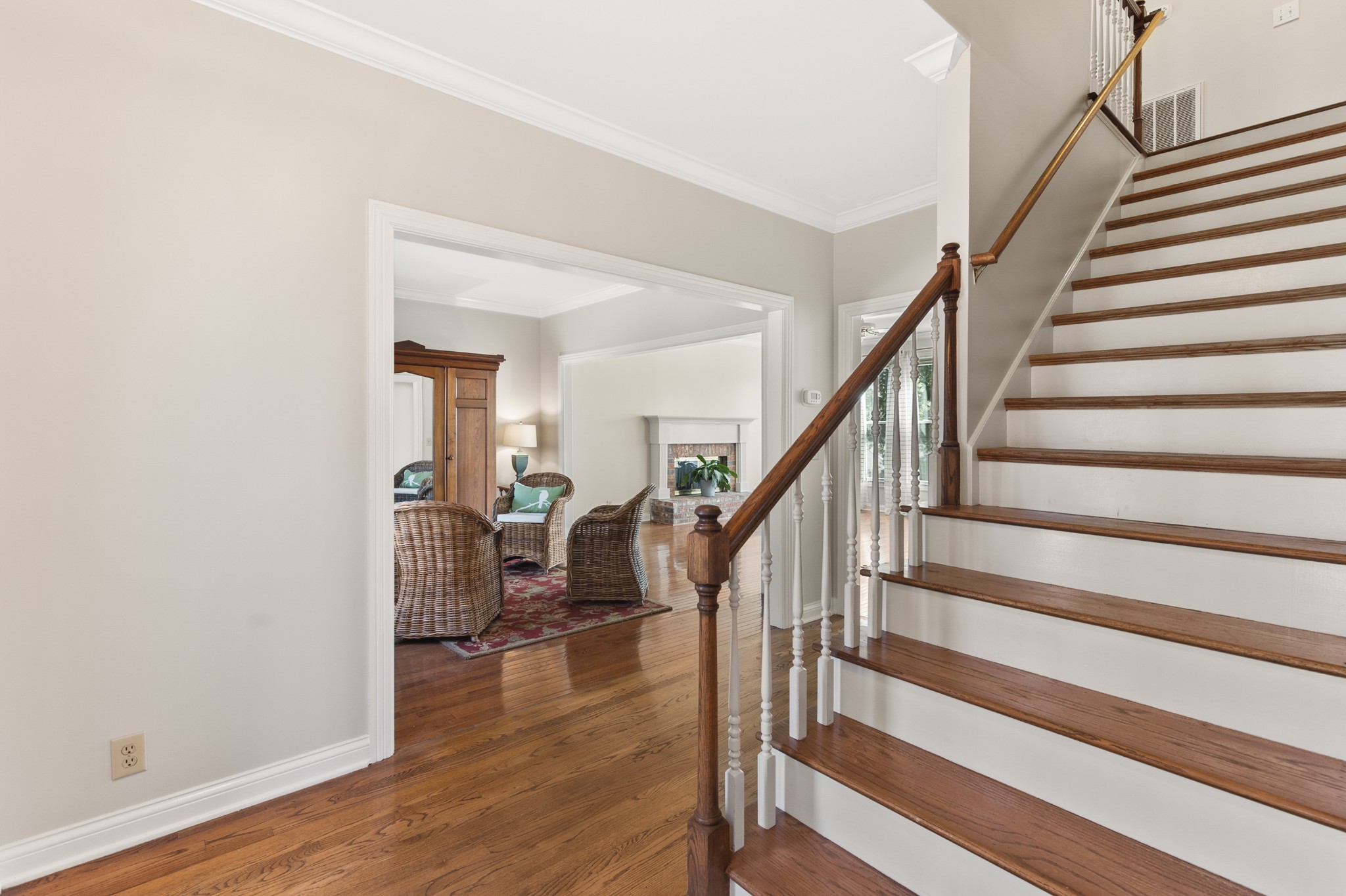 812 Deer Foot Ct Property Photo 4