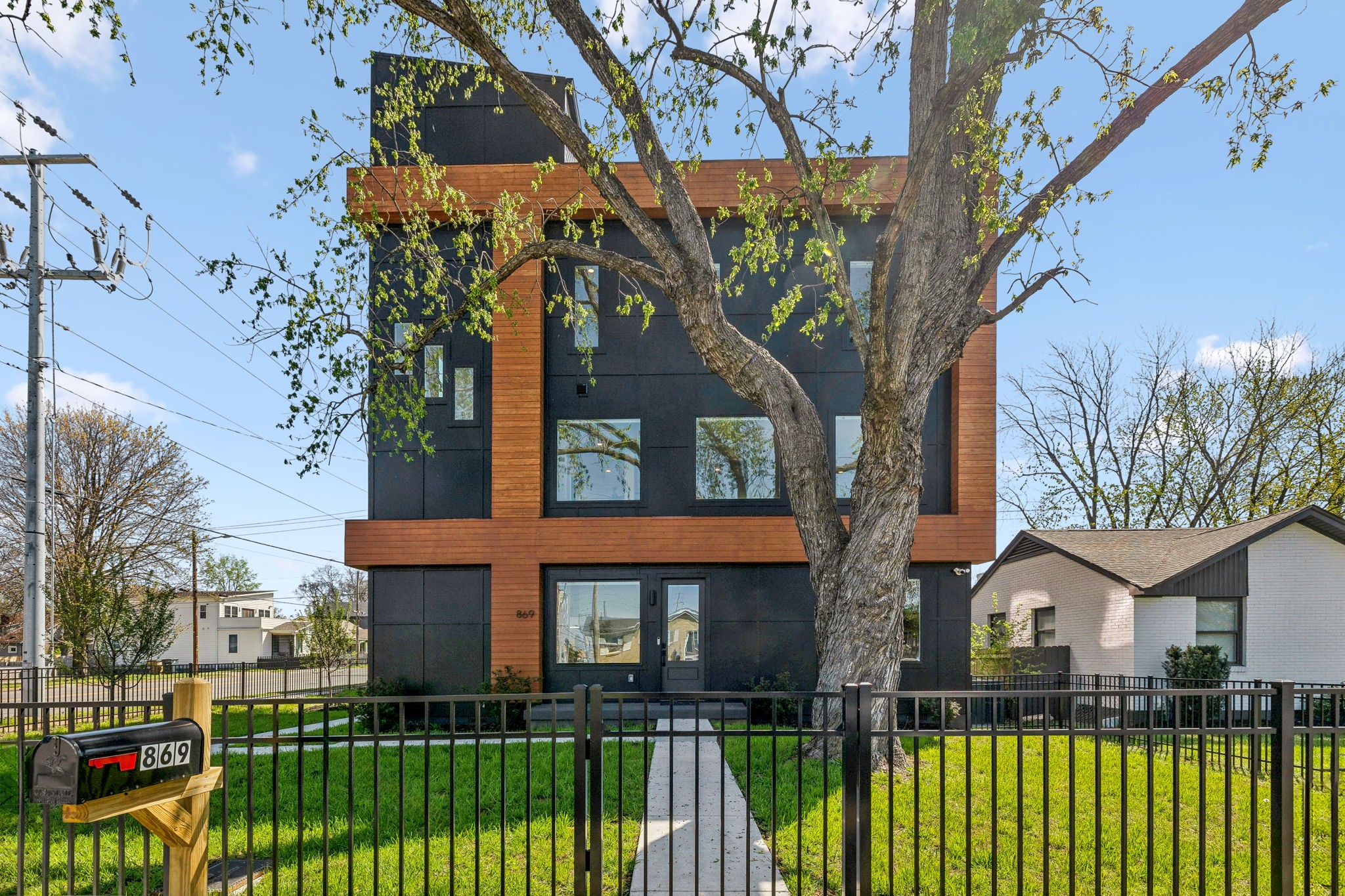 869 Joseph Avenue Real Estate Listings Main Image