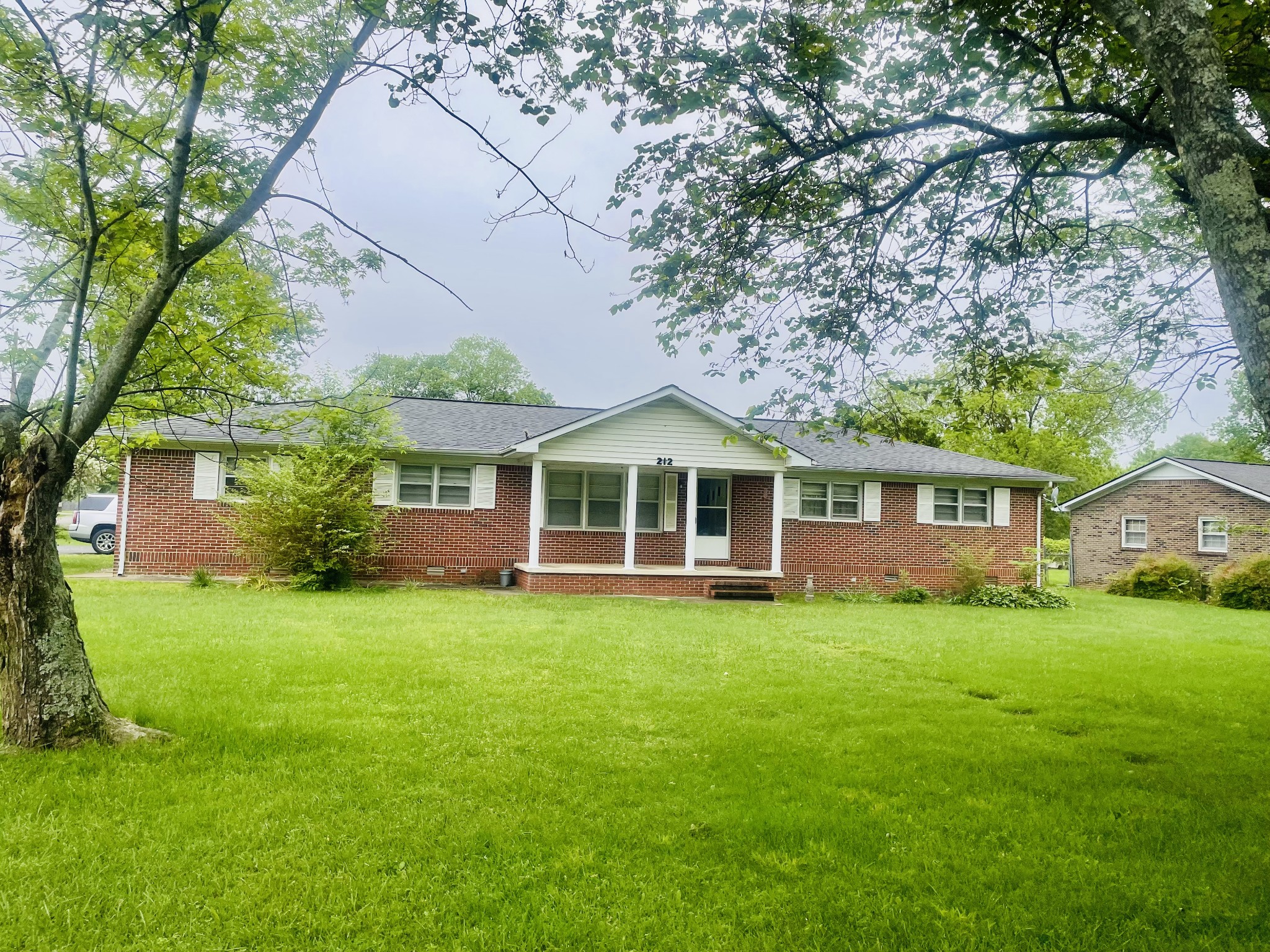 212 Crest Dr Property Photo 1
