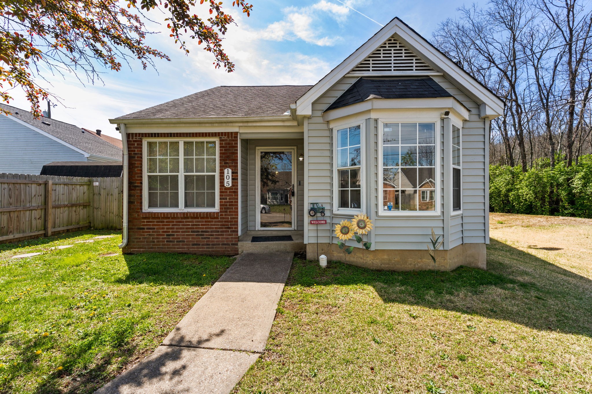 105 Poplar Ct Property Photo 1