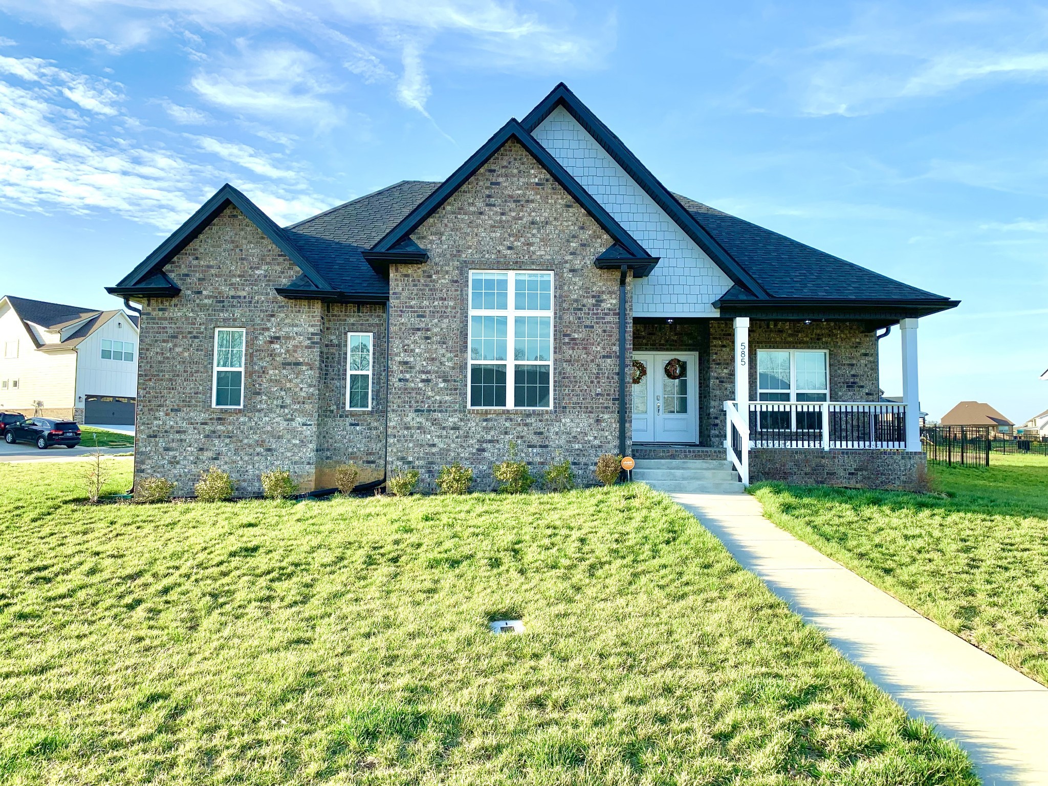 585 Dexter Dr Property Photo