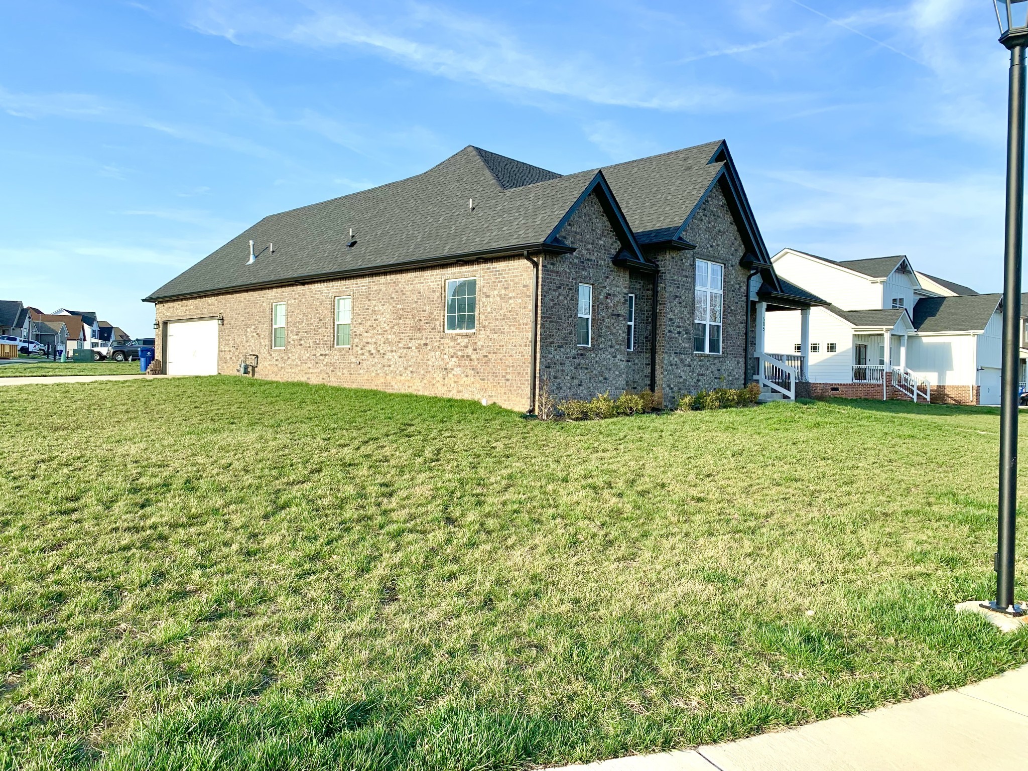 585 Dexter Dr Property Photo 3