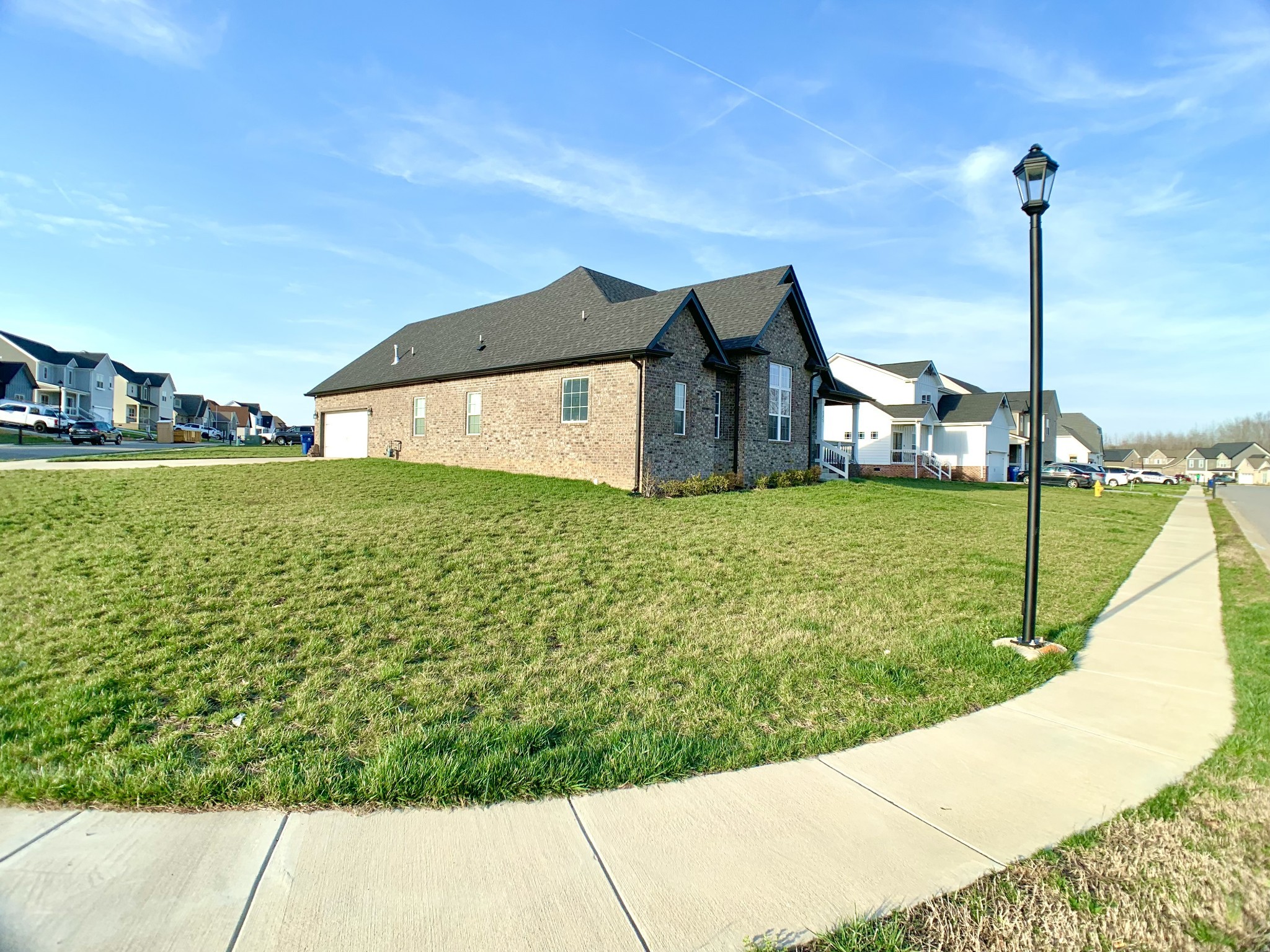 585 Dexter Dr Property Photo 4