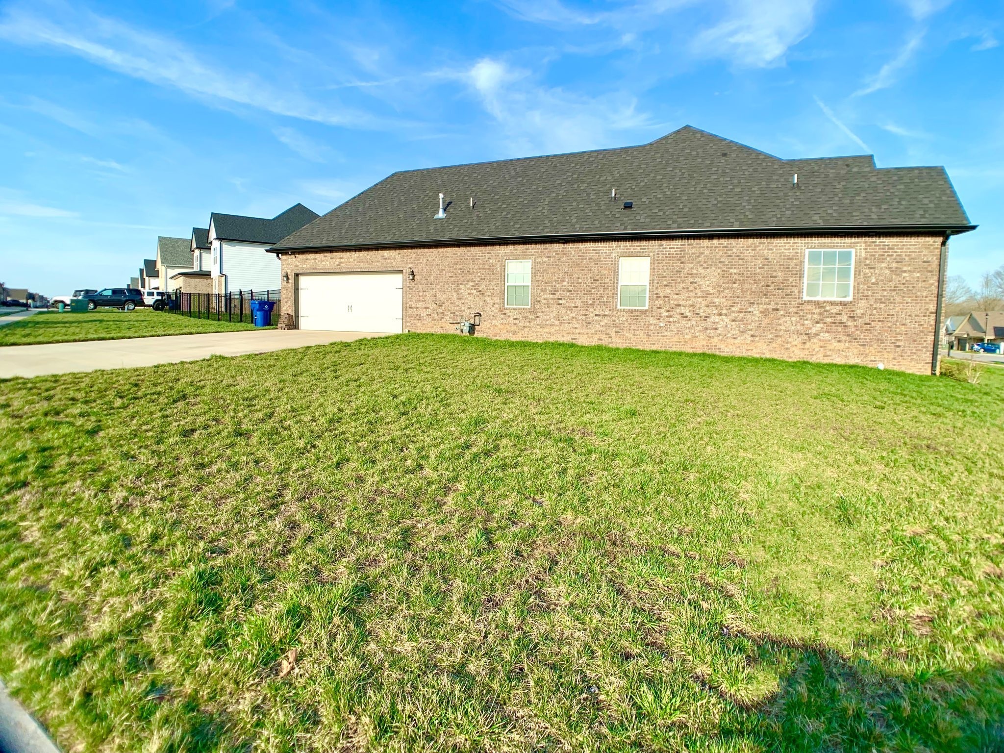 585 Dexter Dr Property Photo 5