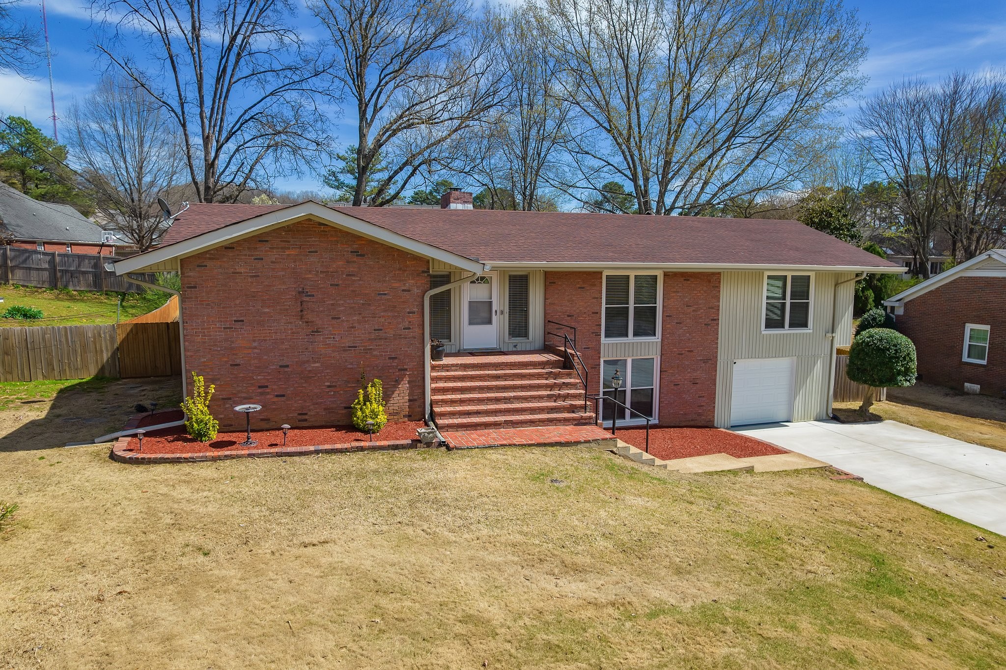 596 Russell Rd Property Photo