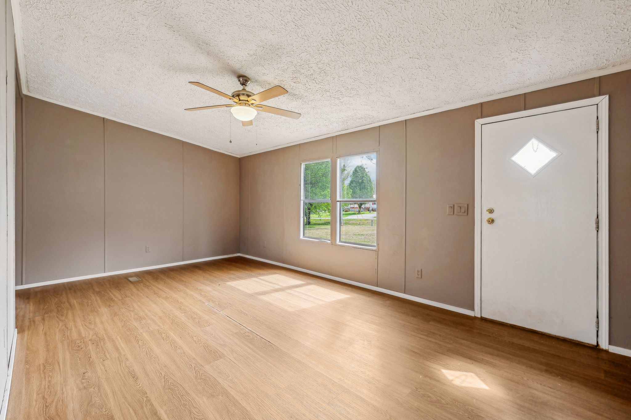 285 Eugene Reed Rd Property Photo 4