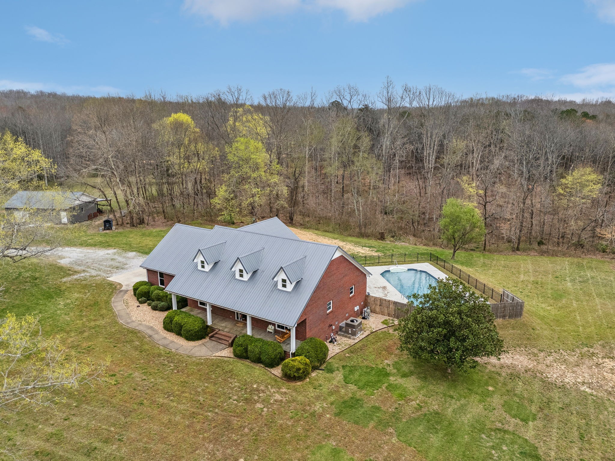 154 Barnesville Rd Property Photo 1