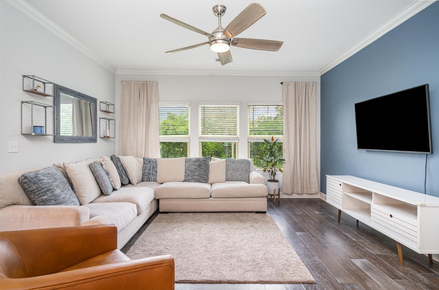 4969 Riverbank Dr Property Photo 5