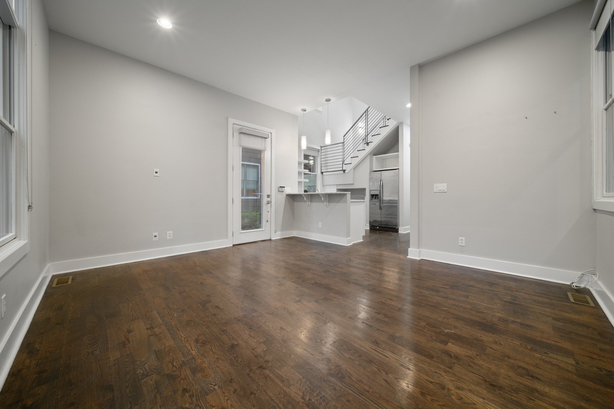 1074 2nd Ave, S Property Photo 6