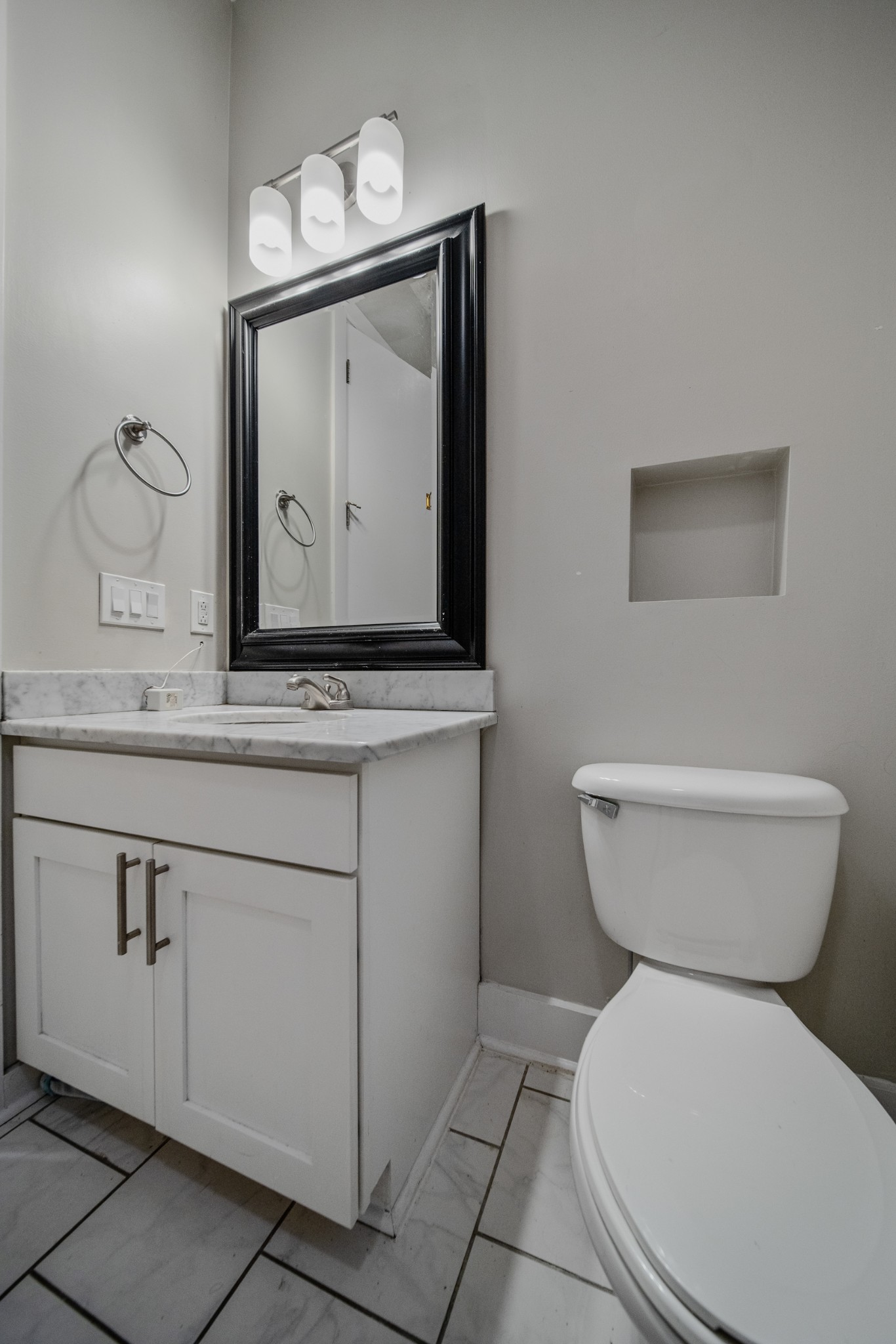 1074 2nd Ave, S Property Photo 16