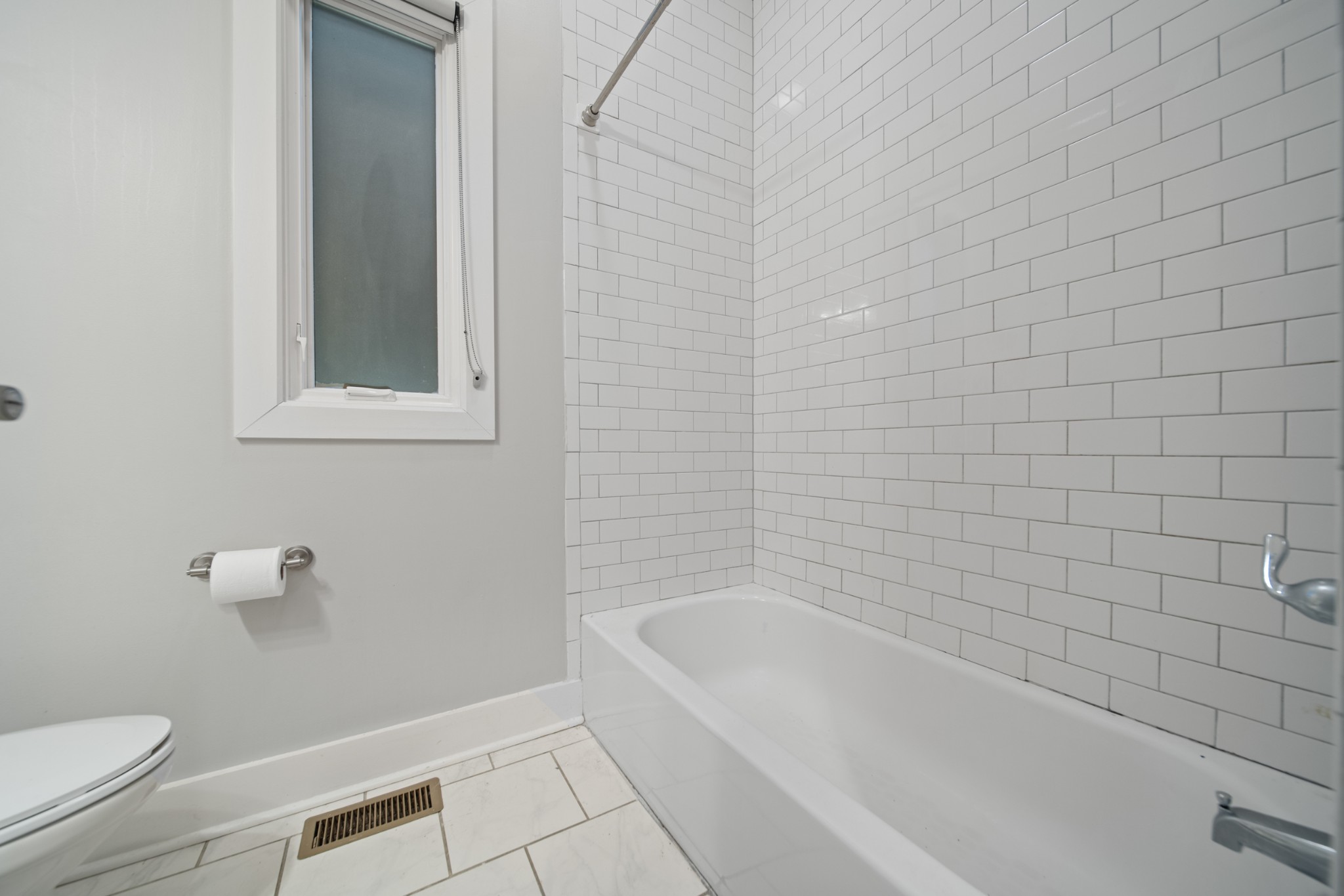 1074 2nd Ave, S Property Photo 17