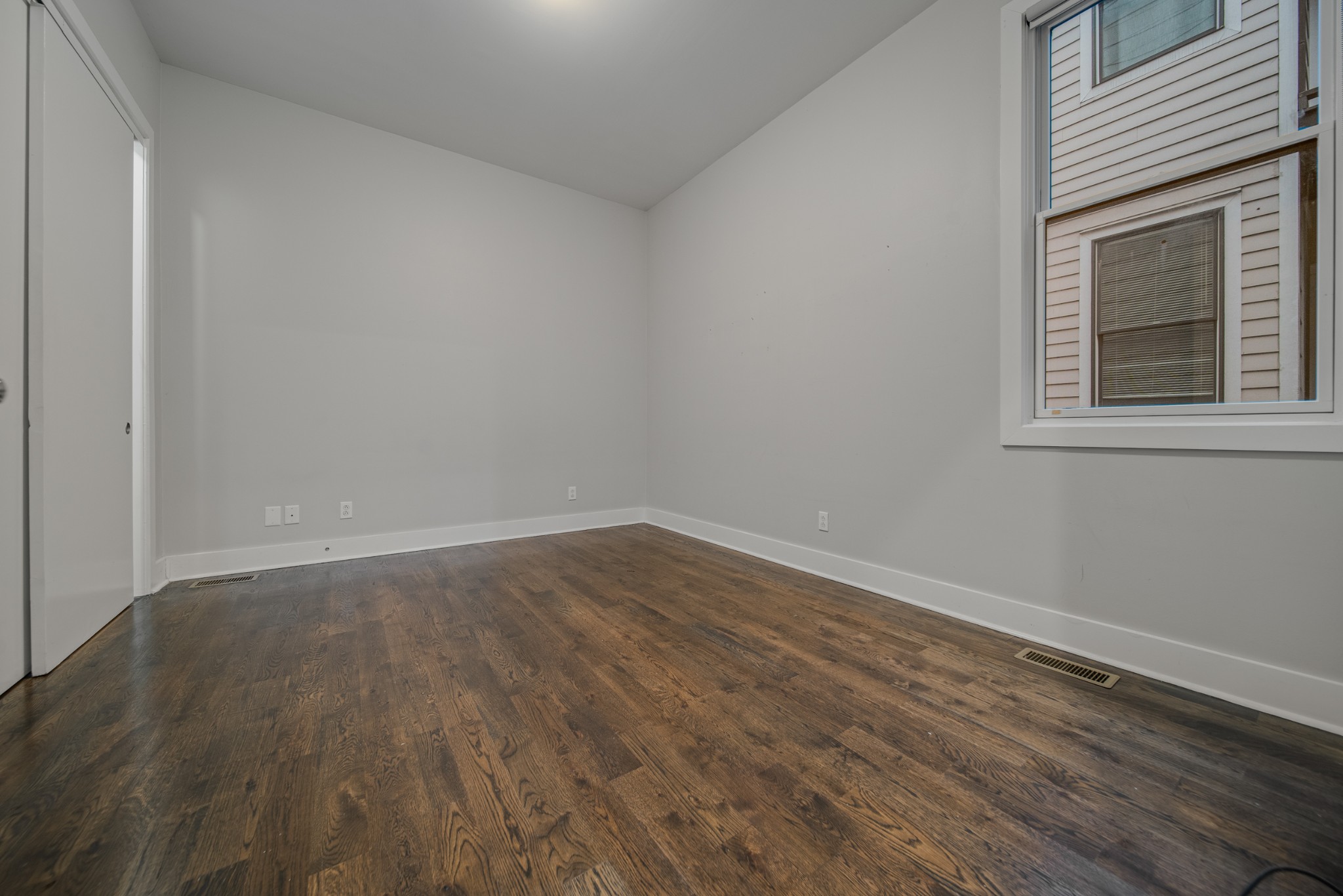 1074 2nd Ave, S Property Photo 18