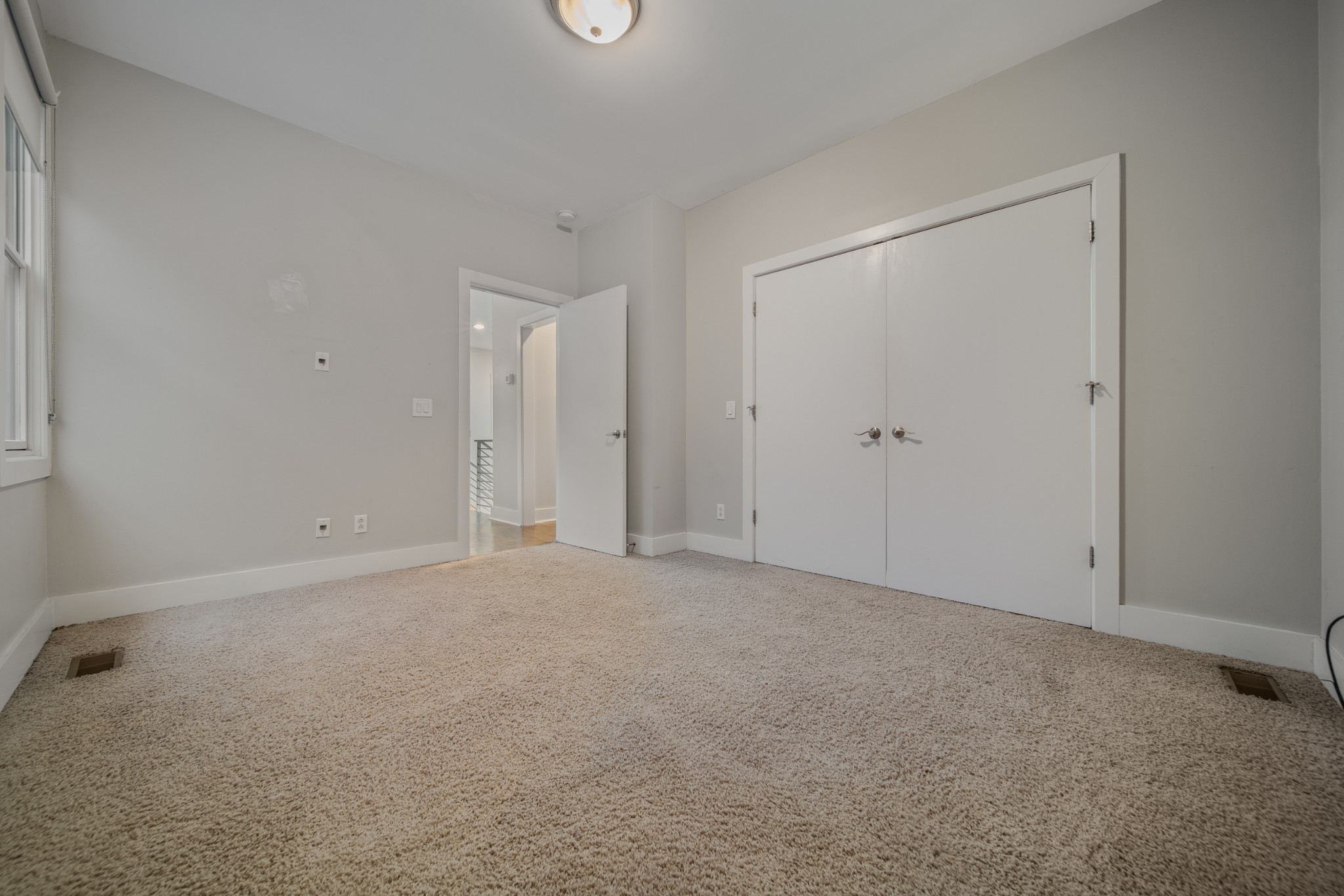 1074 2nd Ave, S Property Photo 32