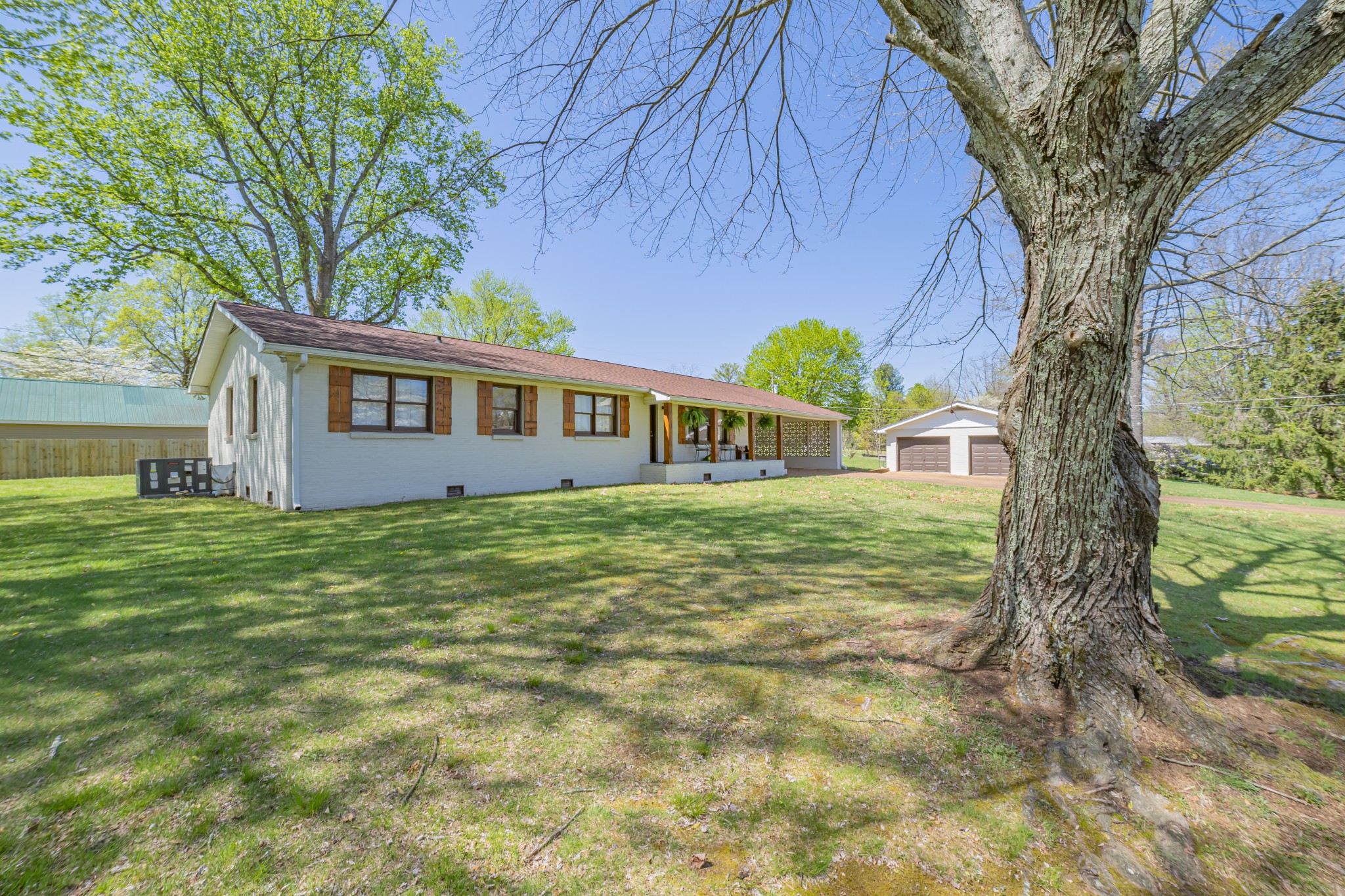 15 N Trussell Rd Property Photo 4