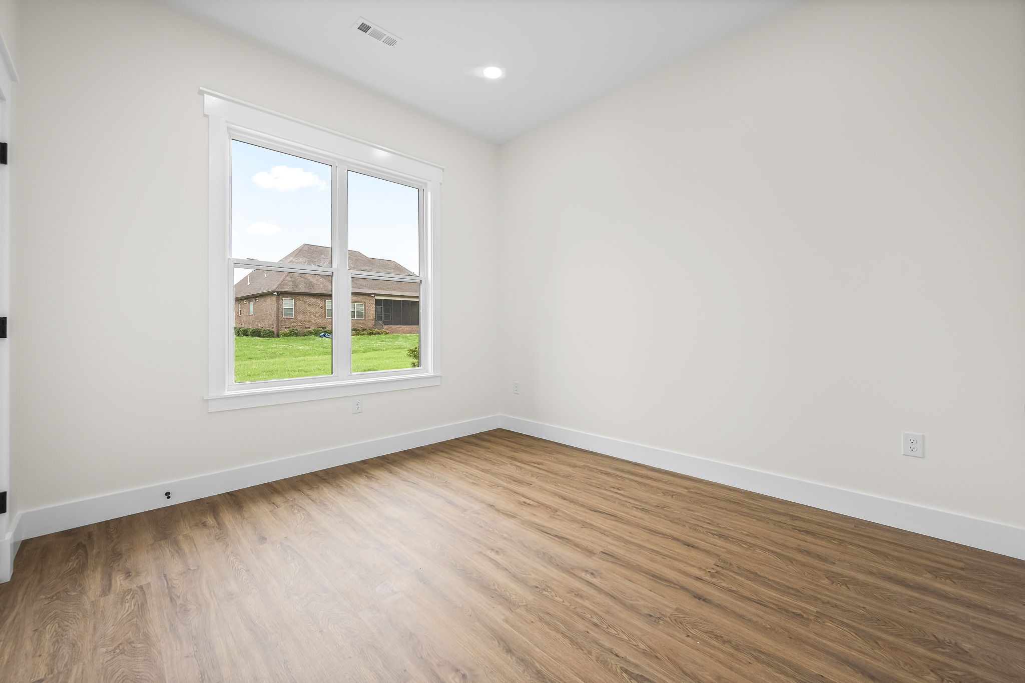 102 Victoria Court, N Property Photo 40