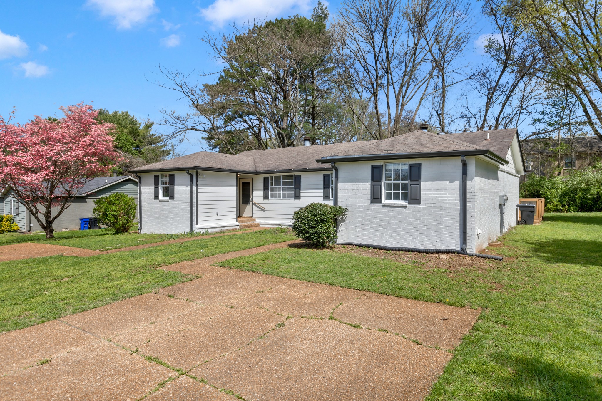 715 Castle Dr Property Photo 4