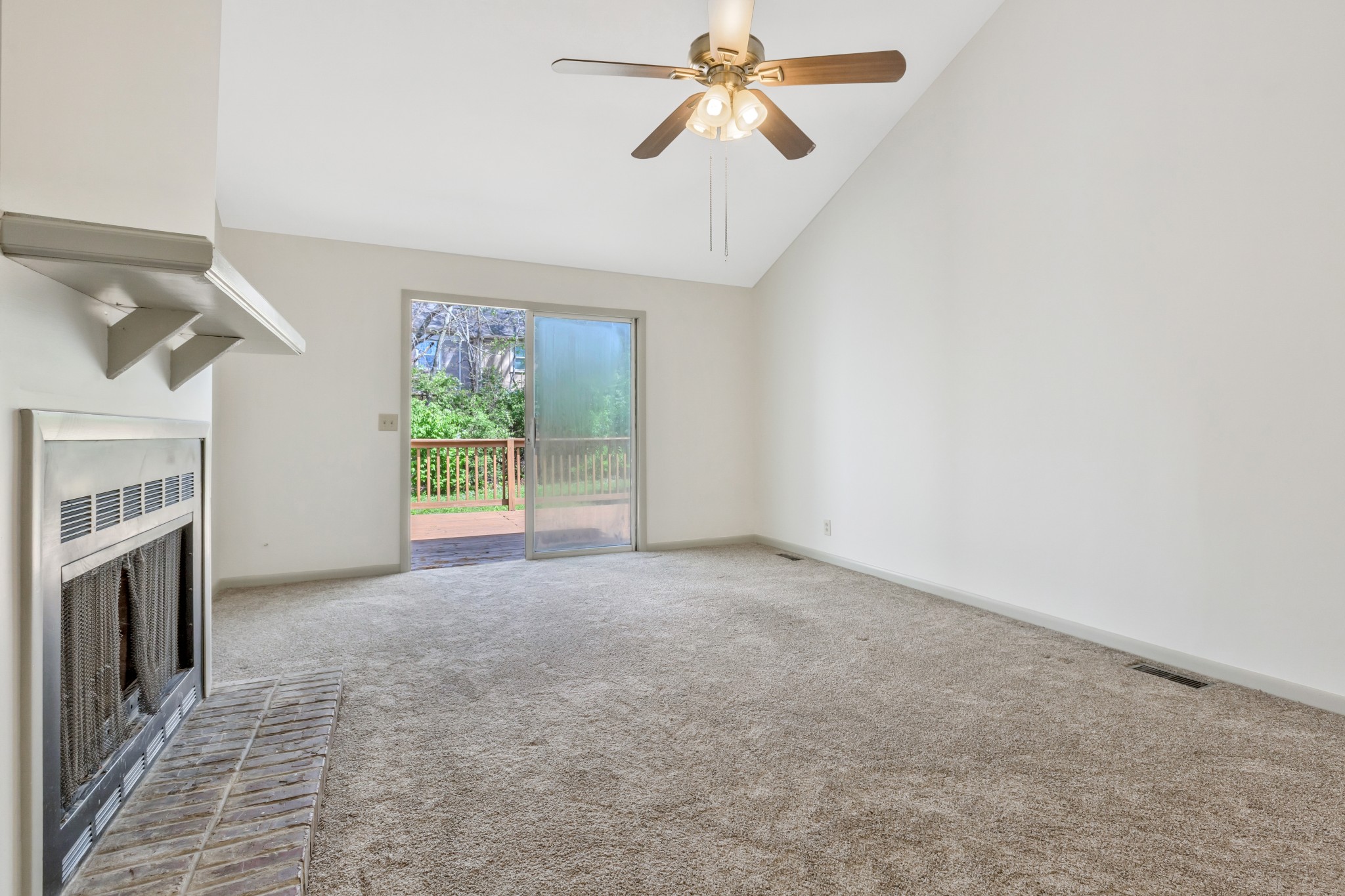 715 Castle Dr Property Photo 16