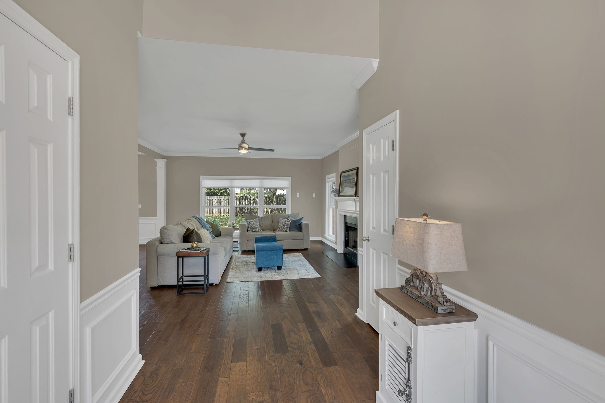202 Calgary Ct Property Photo 5