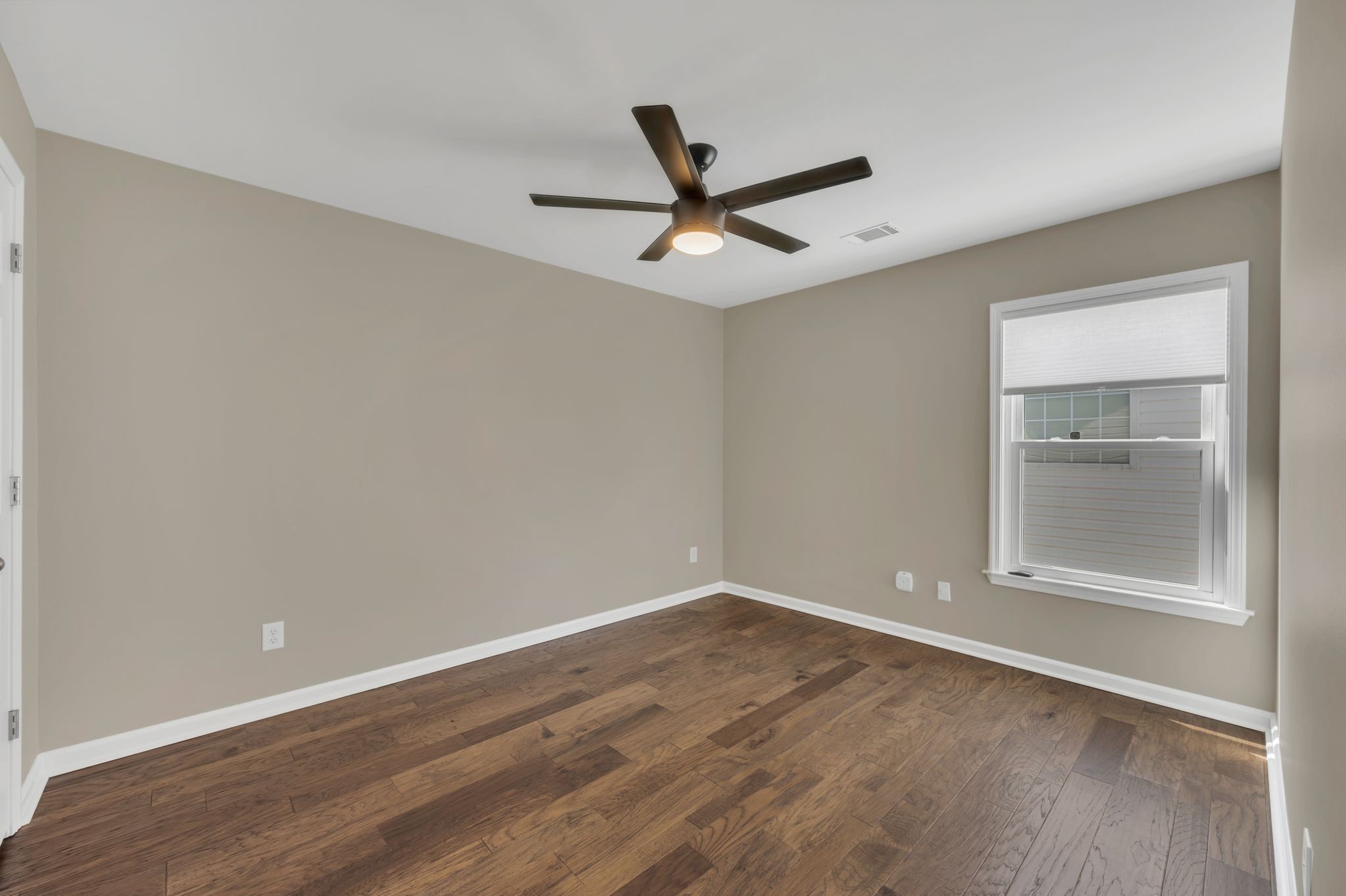 202 Calgary Ct Property Photo 23