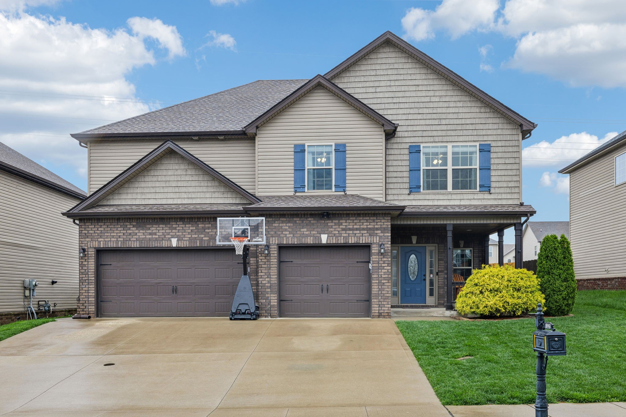 1328 Winterset Dr Property Photo 3