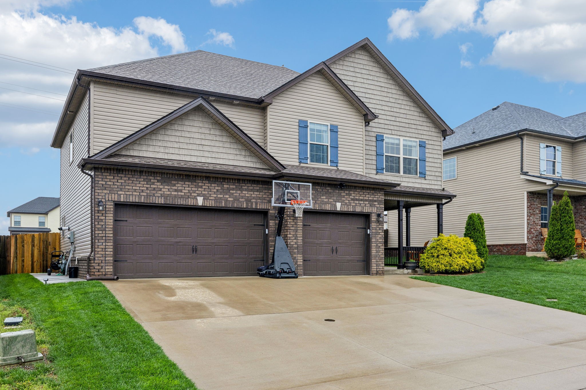 1328 Winterset Dr Property Photo 4