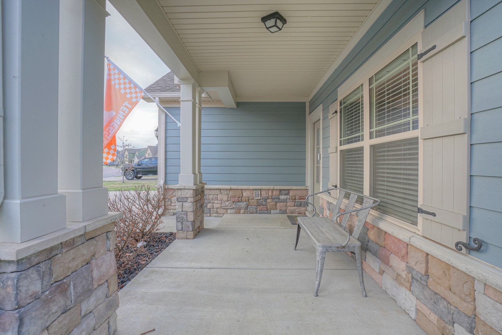 5846 Enclave Dr Property Photo 2