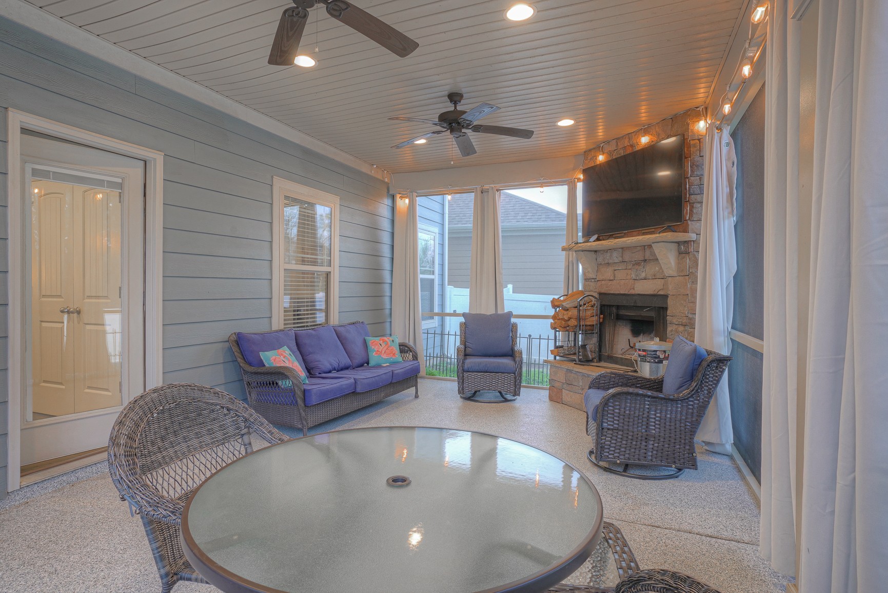 5846 Enclave Dr Property Photo 3