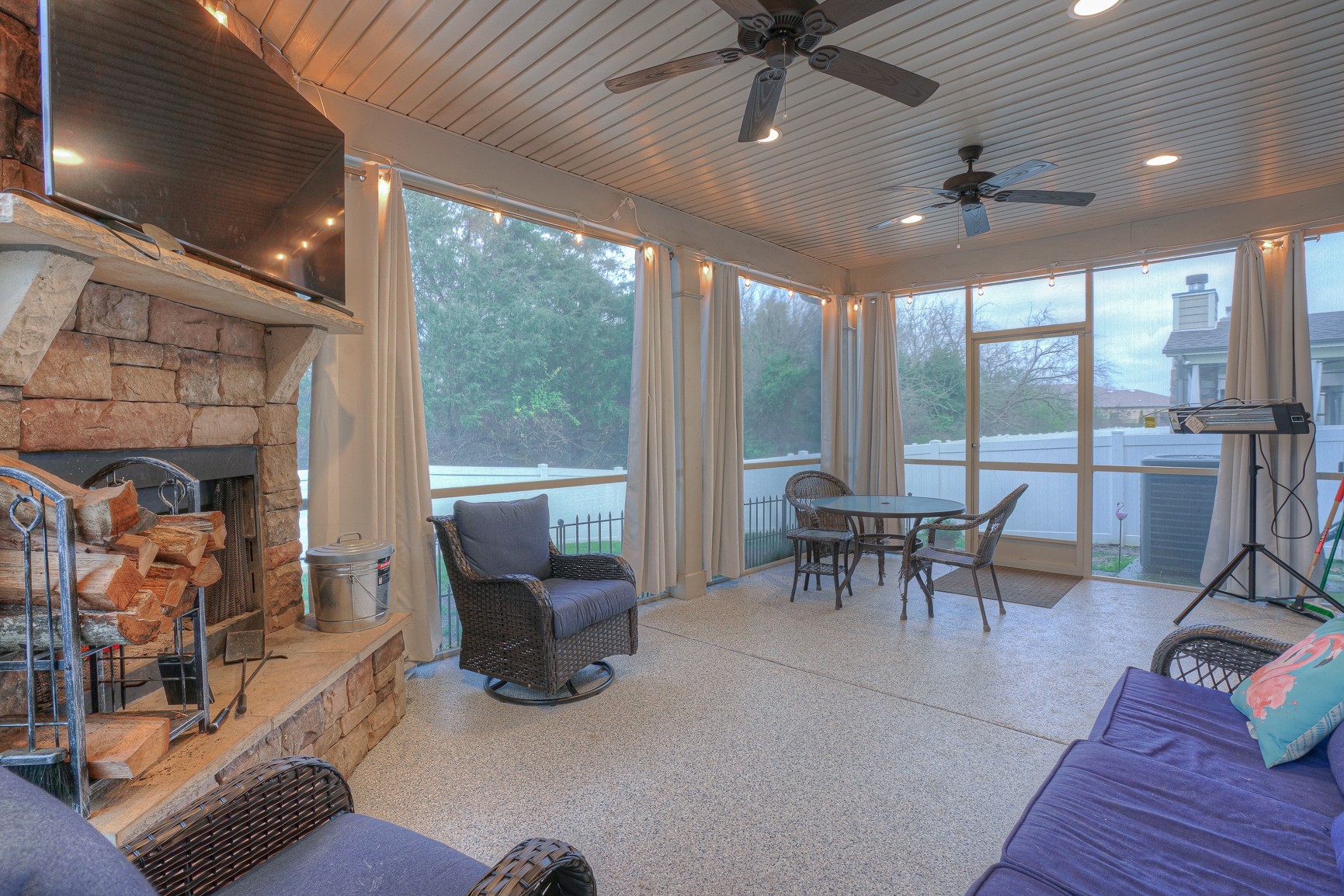 5846 Enclave Dr Property Photo 4