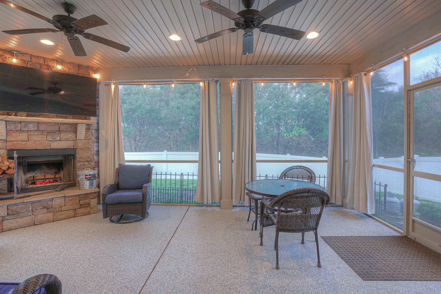 5846 Enclave Dr Property Photo 22