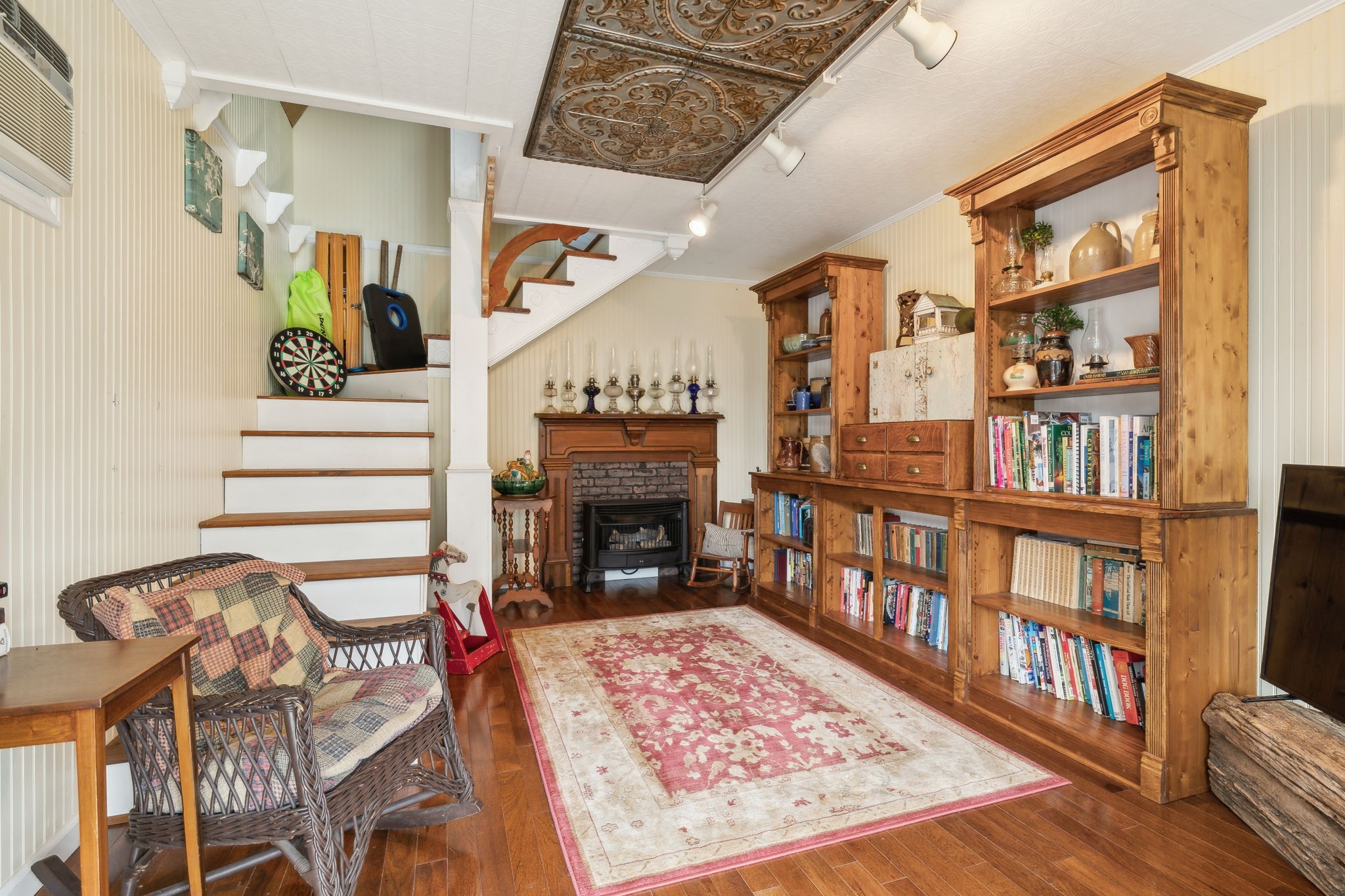 604 College Ave, E Property Photo 45