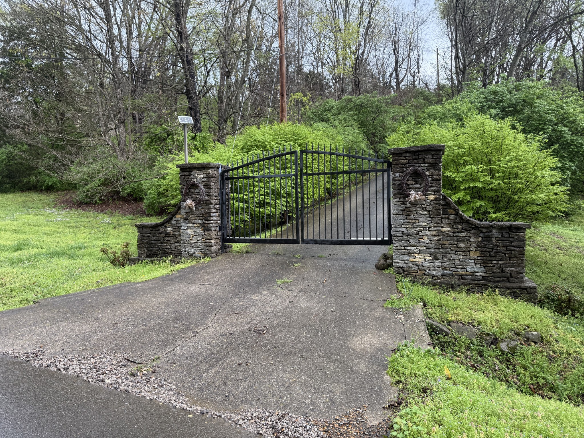 1036 Hickory Hollow Rd Property Photo
