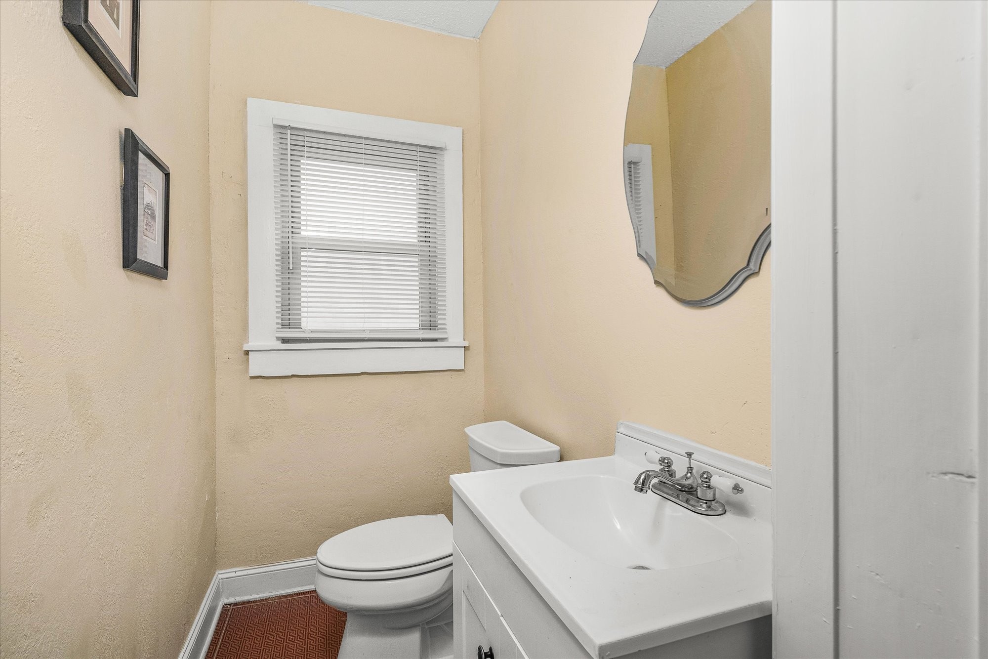 11 W Rhea St Property Photo 9